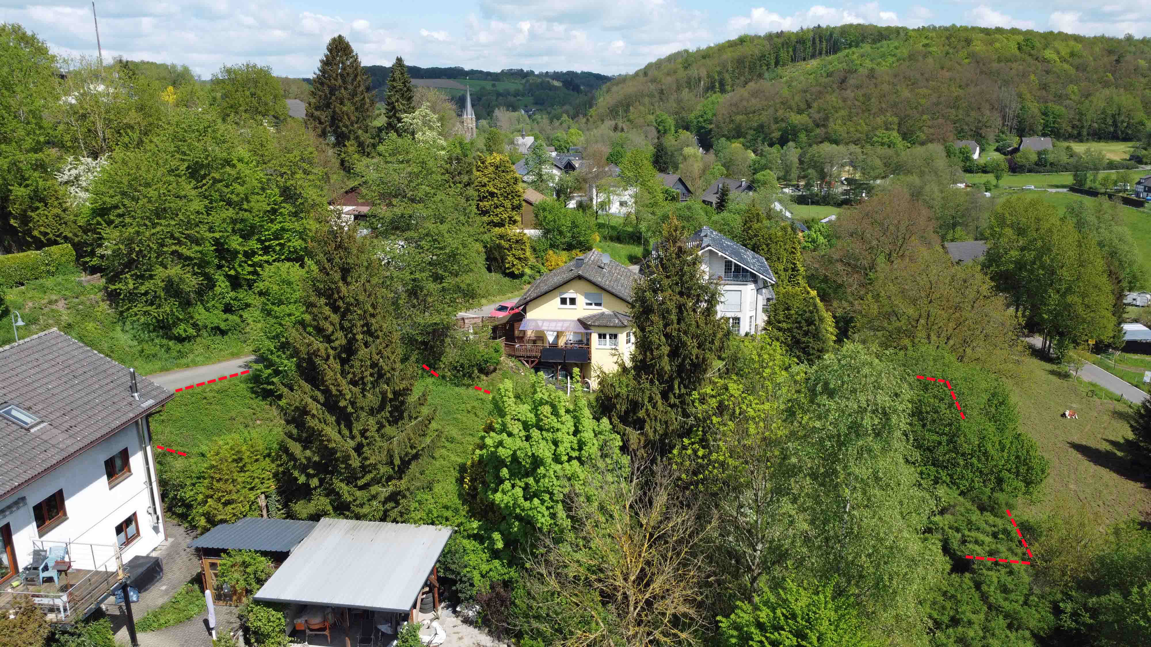 Morsbach-Holpe: Preiswertes, sofort bebaubares Baugrundstück in herrlicher Naturlage, 1.128 m² Baulücke