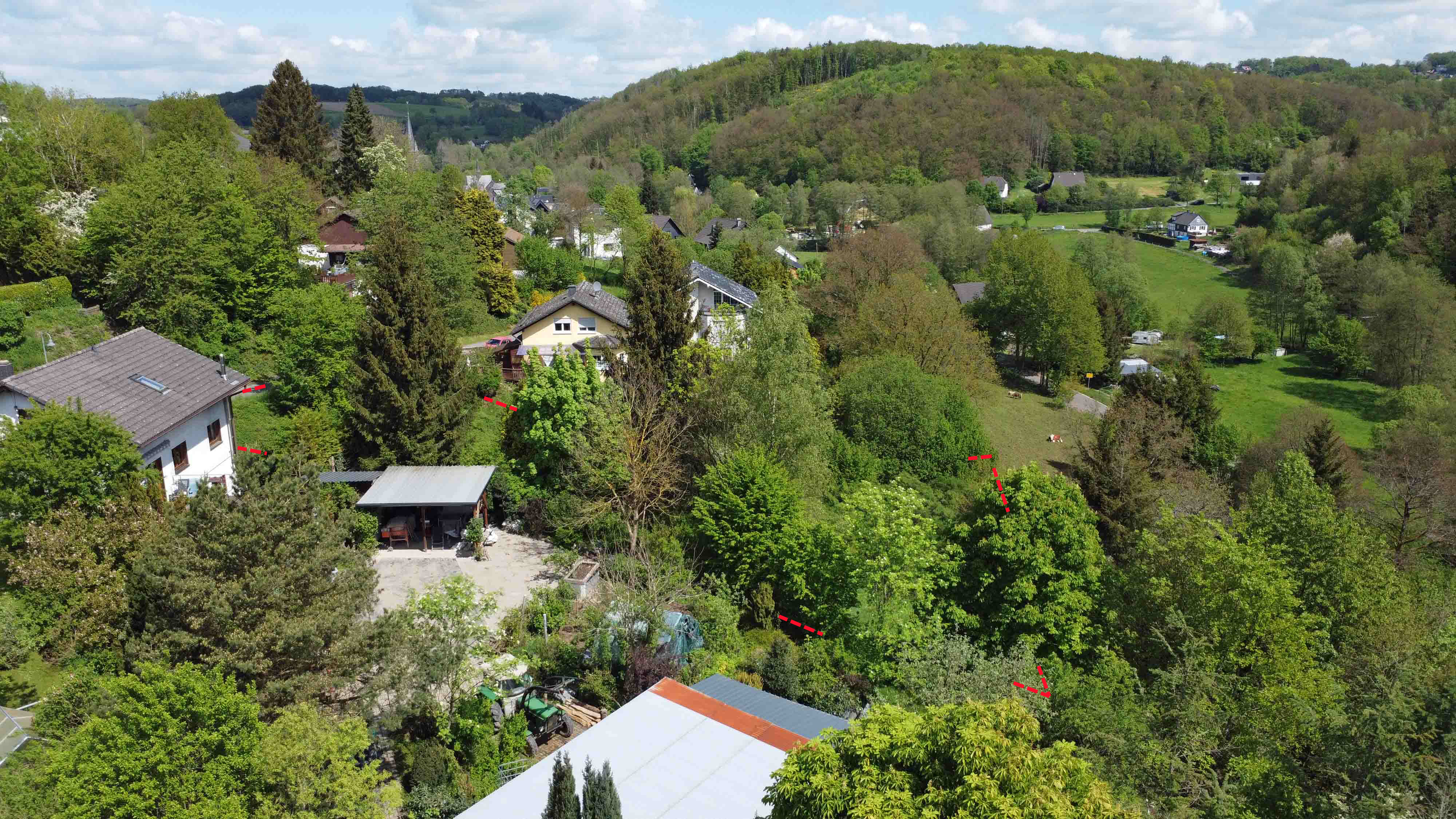 Morsbach-Holpe: Preiswertes, sofort bebaubares Baugrundstück in herrlicher Naturlage, ca. 25 m breit und ca. 50 m tief