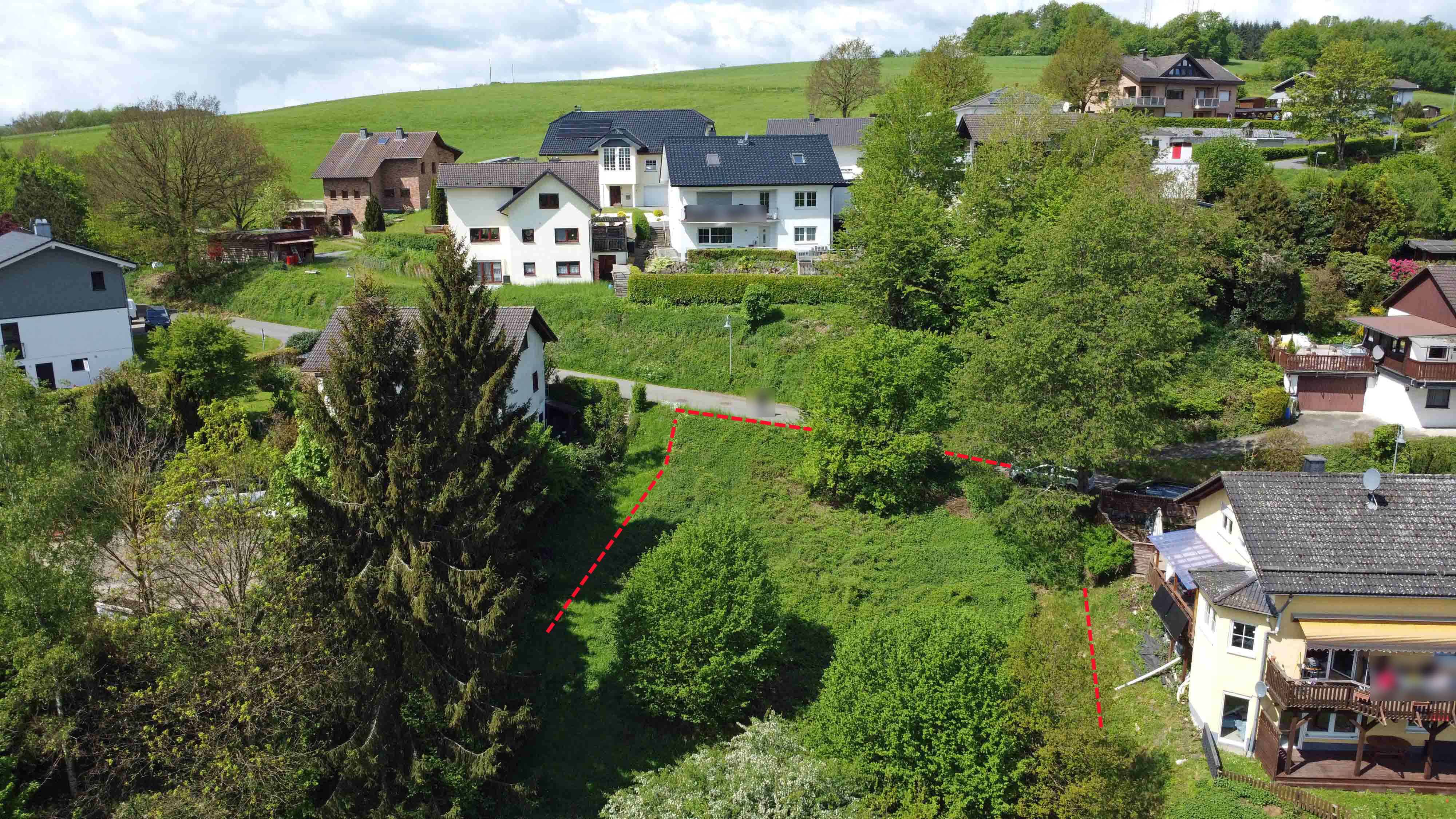 Morsbach-Holpe: Preiswertes, sofort bebaubares Baugrundstück in herrlicher Naturlage, mögliche Bebauung: siehe Nachbarhaus