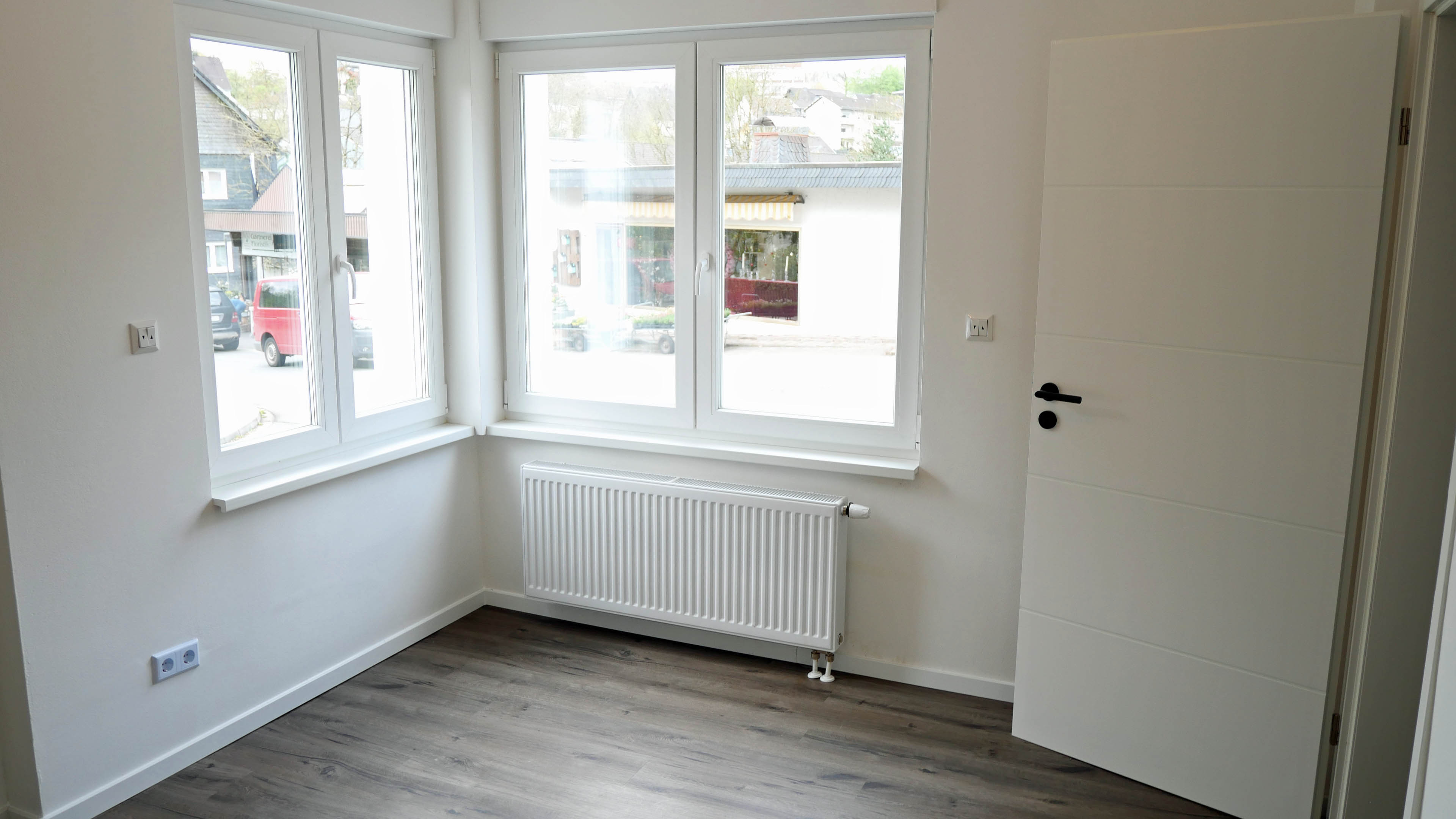 Morsbach: Komplett saniertes Wohnhaus im Zentrum, helle freundliche und sofort einzugsfertige Zimmer
