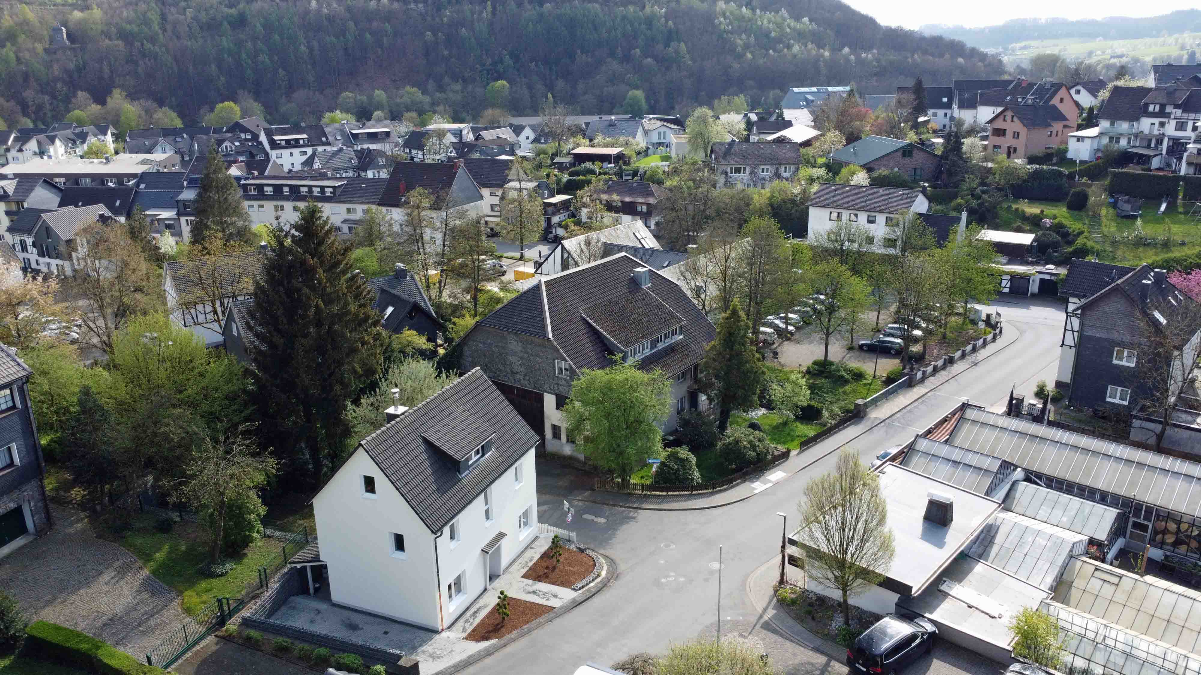 Morsbach: Komplett saniertes Wohnhaus im Zentrum, Alles lässt sich hier in 5 min zu Fuß erreichen