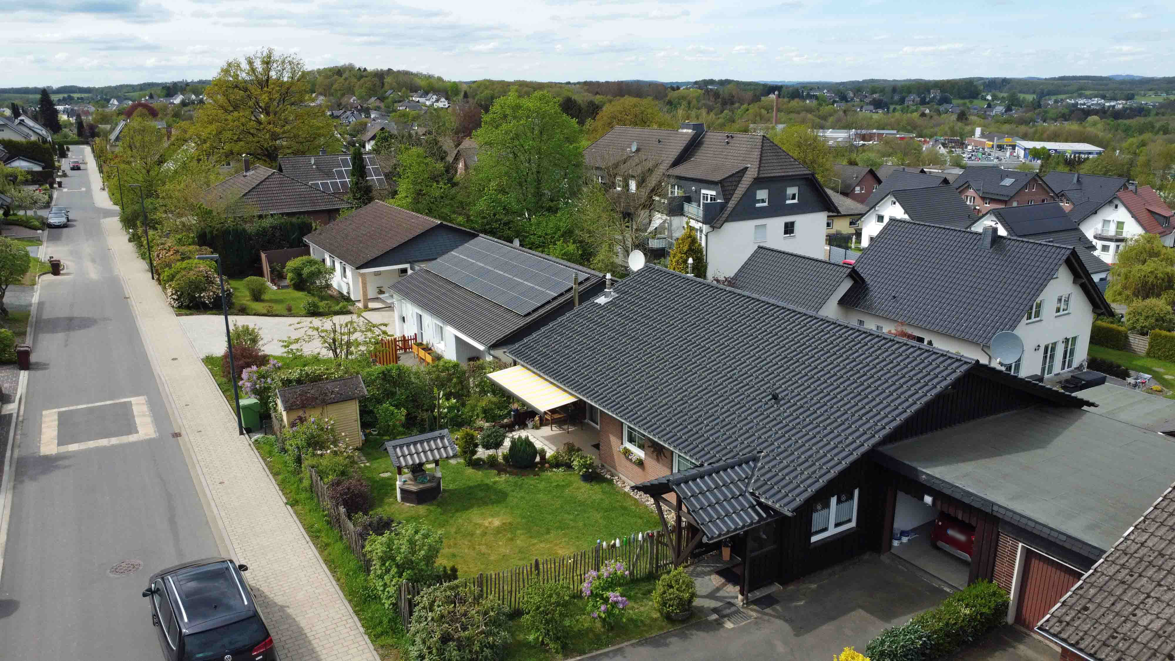 Waldbröl: Bungalow mit Garage, Wintergarten und drei Terrassen, schöne, ruhige Wohnlage am Stadtrand von Waldbröl 
