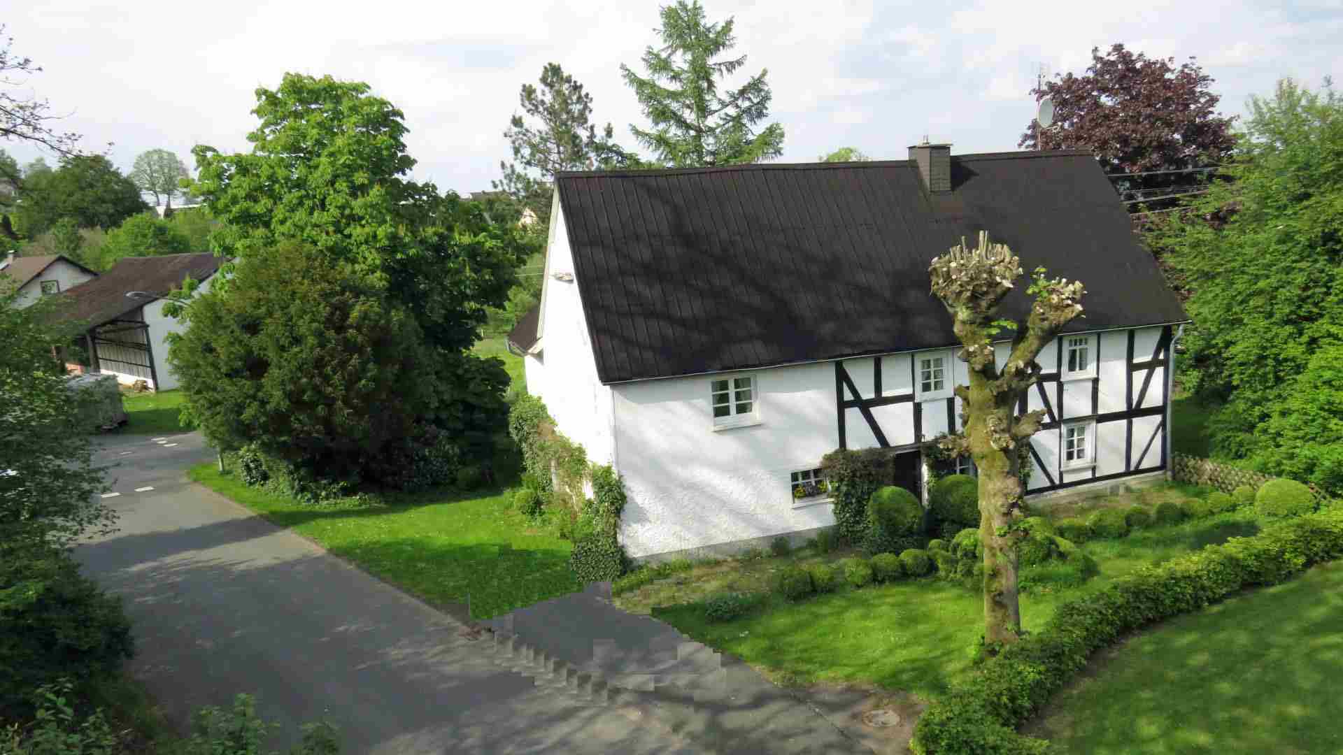 8 2-185 - 57482 Wenden (Heid): Gemütliches Fachwerkhaus mit Bauerngarten