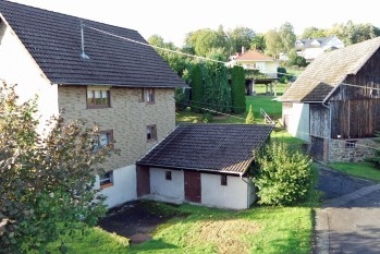 109 2-137 - Morsbach-Hahn: Kleiner Resthof mit Stall und Scheune