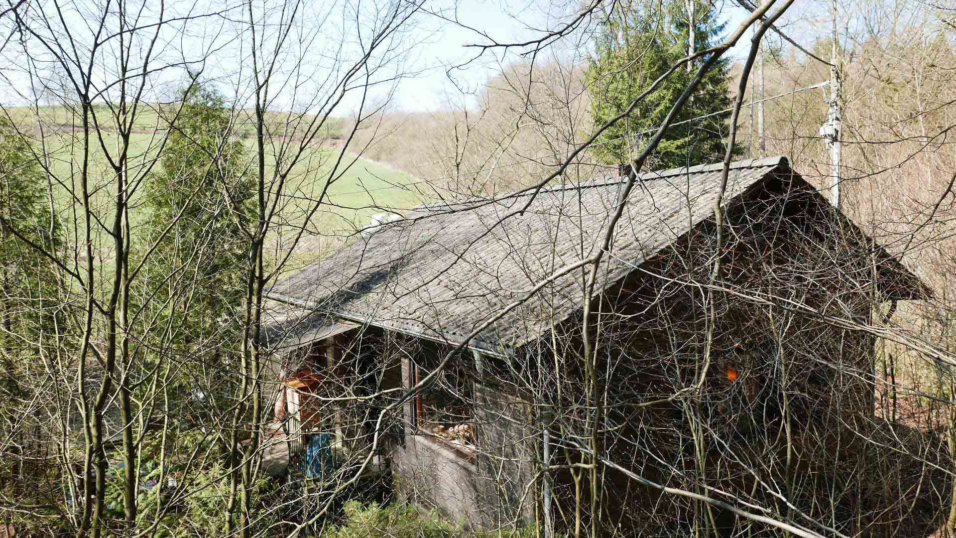 Morsbach-Birken: Ferienhaus als Refugium / Ruheoase in absoluter Alleinlage!, das Haus ist im Wald versteckt