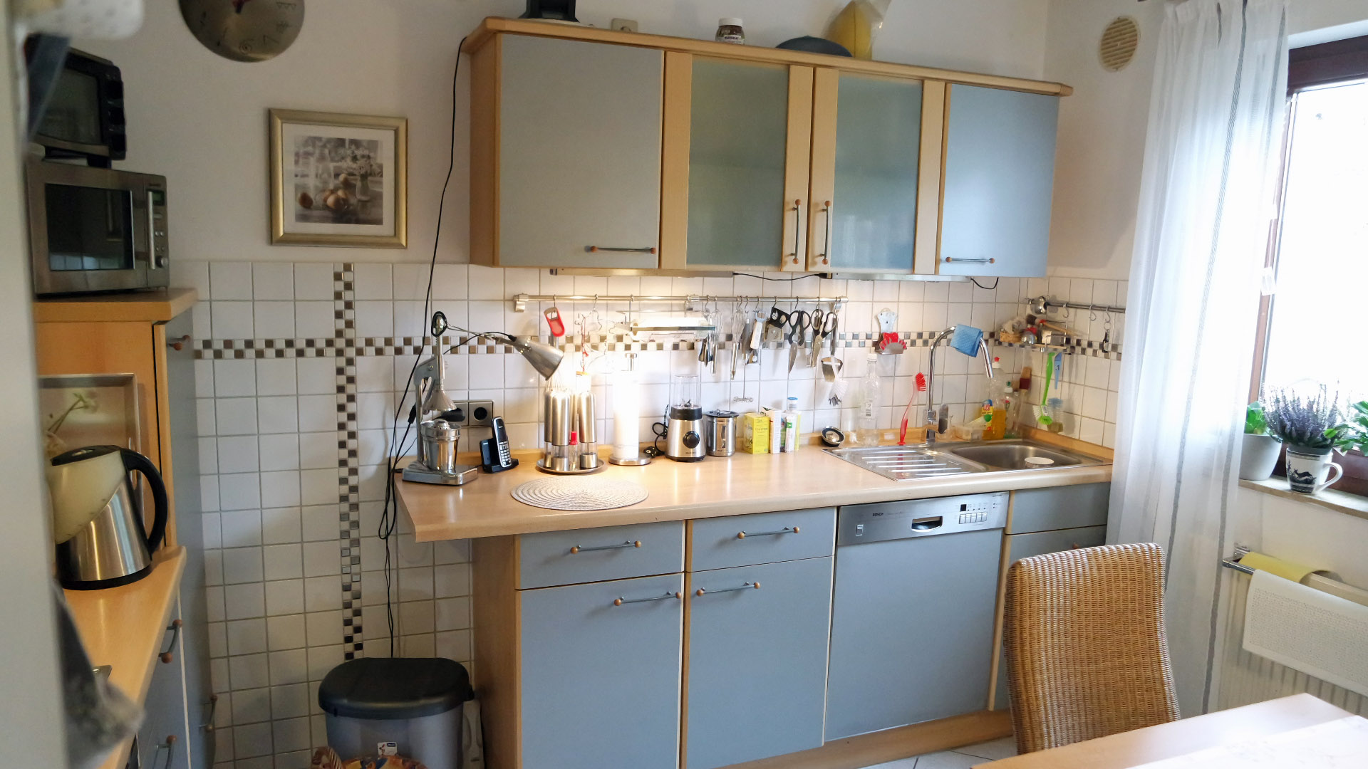 Schön und ruhig in Friesenhagen gelegen: Reihenhaus mit Appartement und Garage, Küche mit Essplatz im Erdgeschoss
