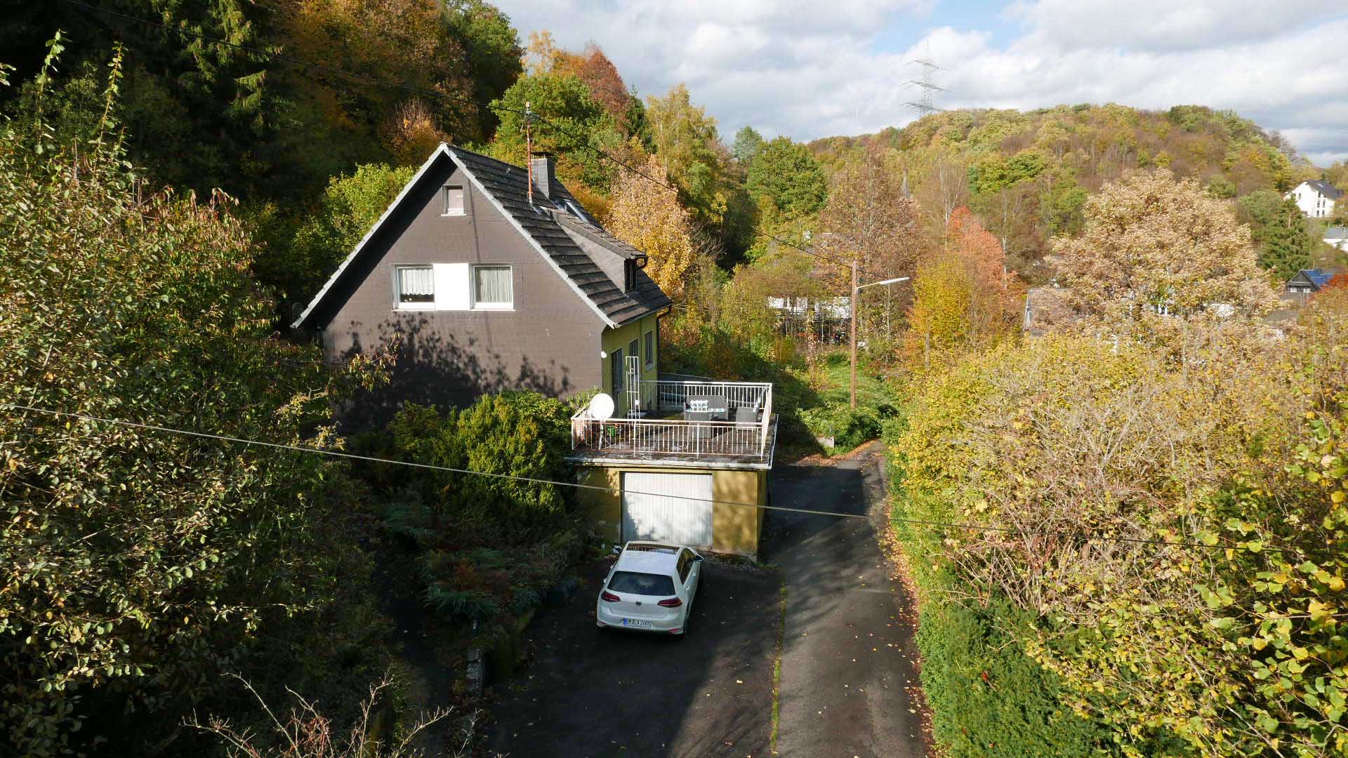 Morsbach-Ellingen: Seltenes Angebot für Naturliebhaber, zum Haus führt nur ein kleiner Anliegerweg 