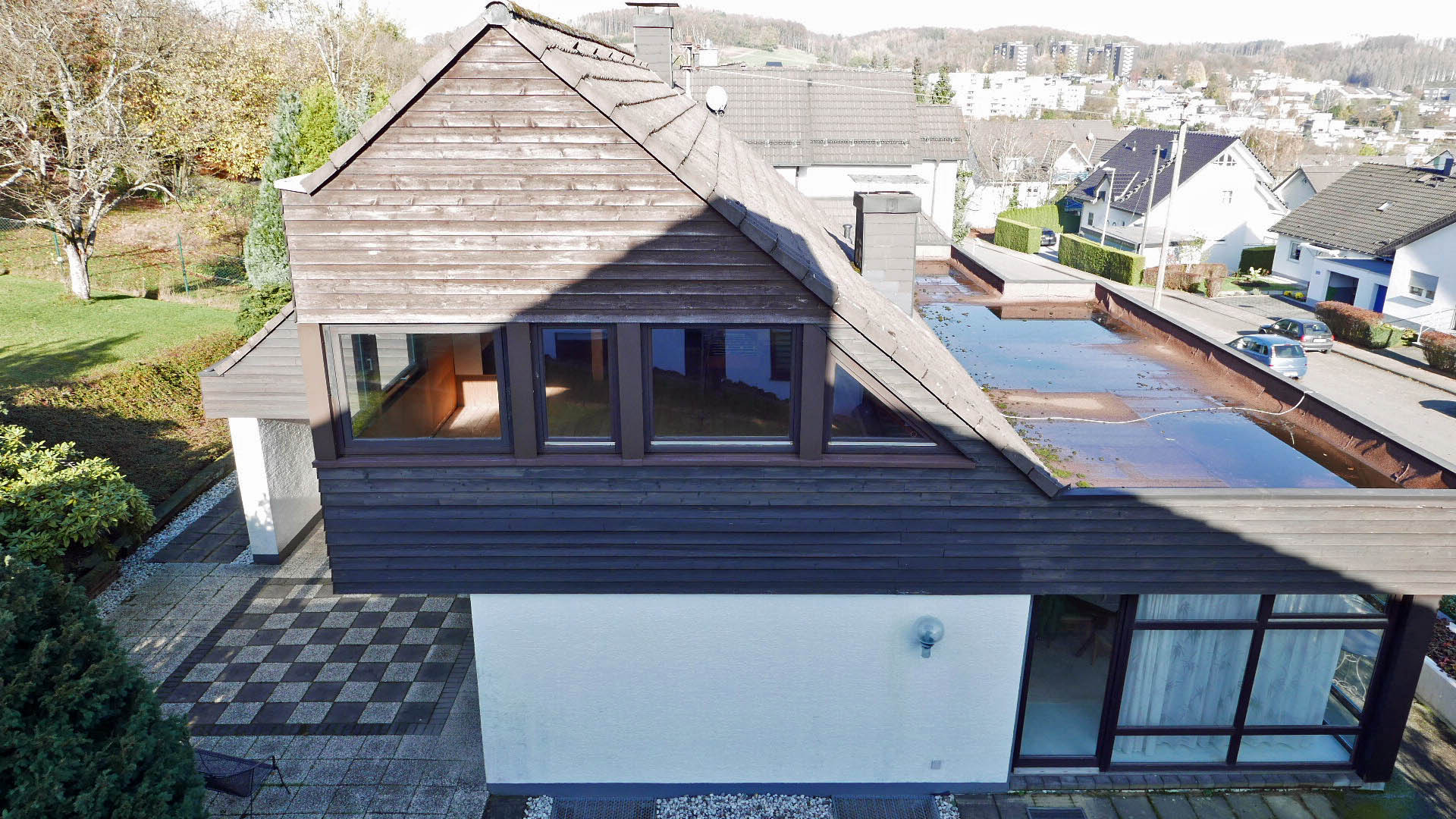 Gummersbach: Architektenhaus in familienfreundlicher Wohnlage, ...Terrassen ums Haus 