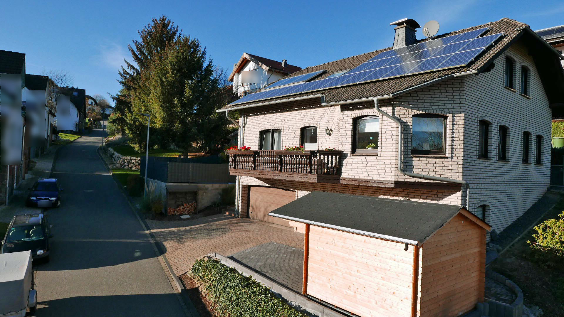 Katzwinkel: Modernes Wohnhaus mit Pool, Solar- und Photovoltaikanlage, Wohnhaus mit Pool, Photovoltaik- und Solaranlage