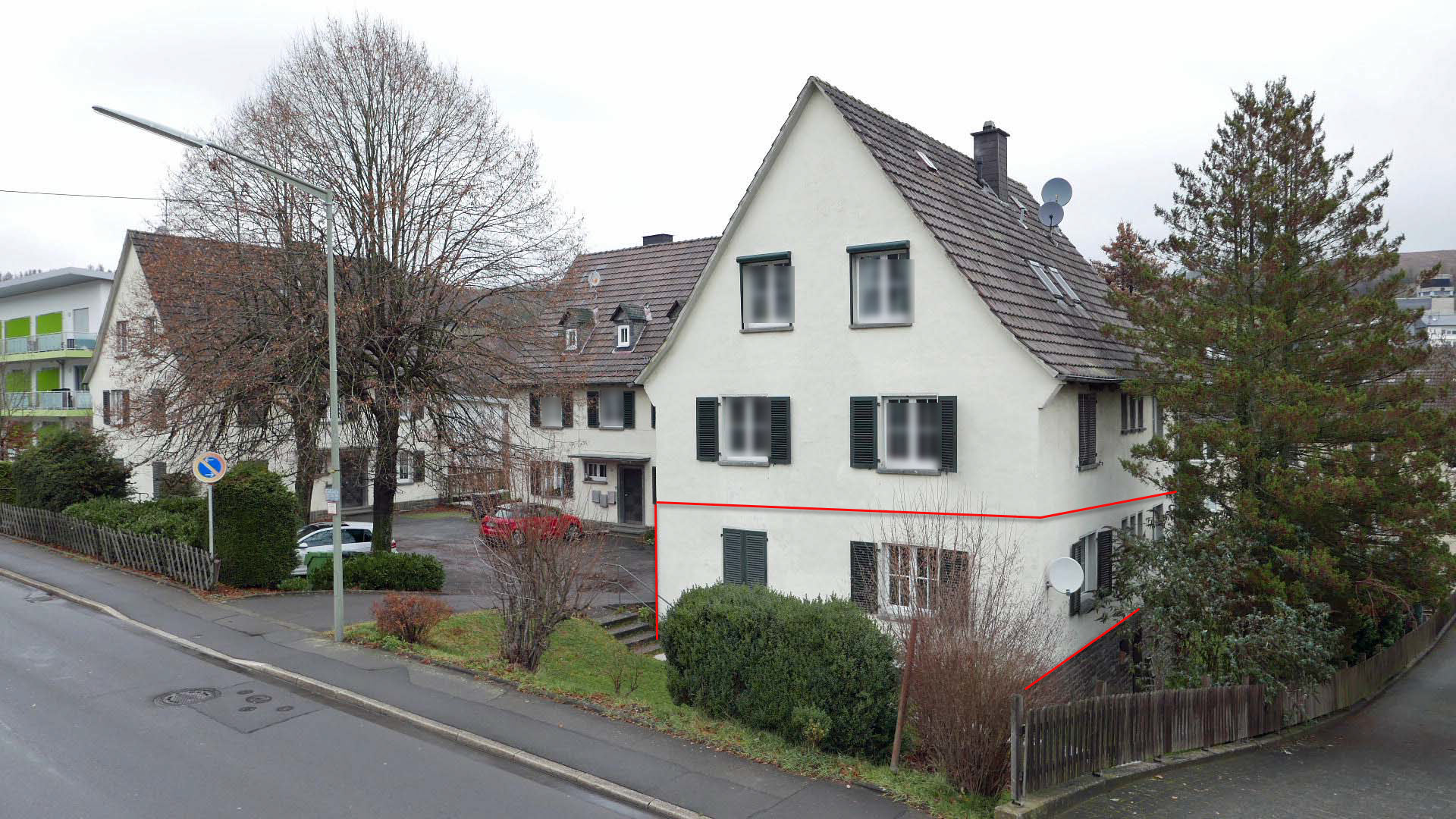 Gummersbach-Karlskamp: Helle, ebenerdige Wohnung mit Parkplatz, 3 gleiche Gebäude mit je 3 Wohnungen...