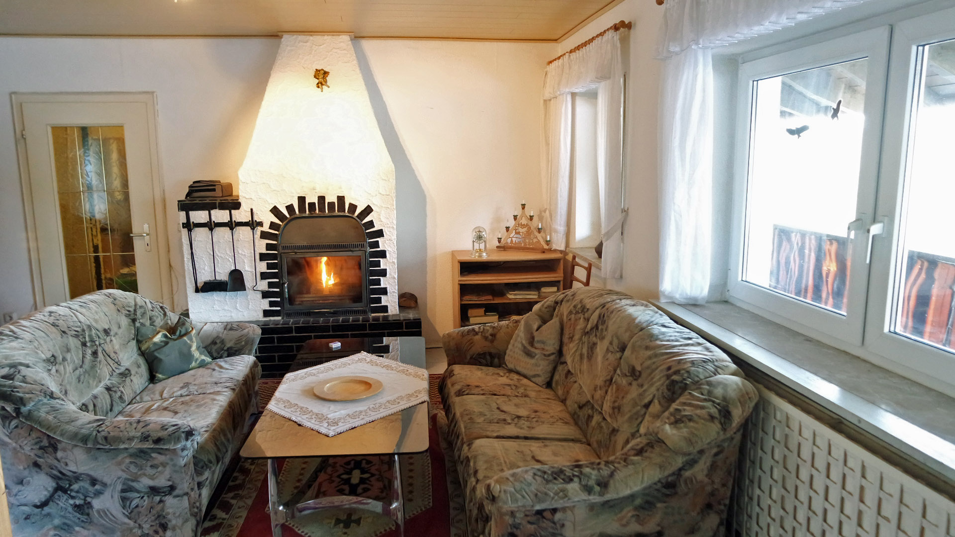 Morsbach: Kleines, preiswertes Wohnhaus mit herrlichem Blick, Wohnzimmer 20 m² mit Kamin 