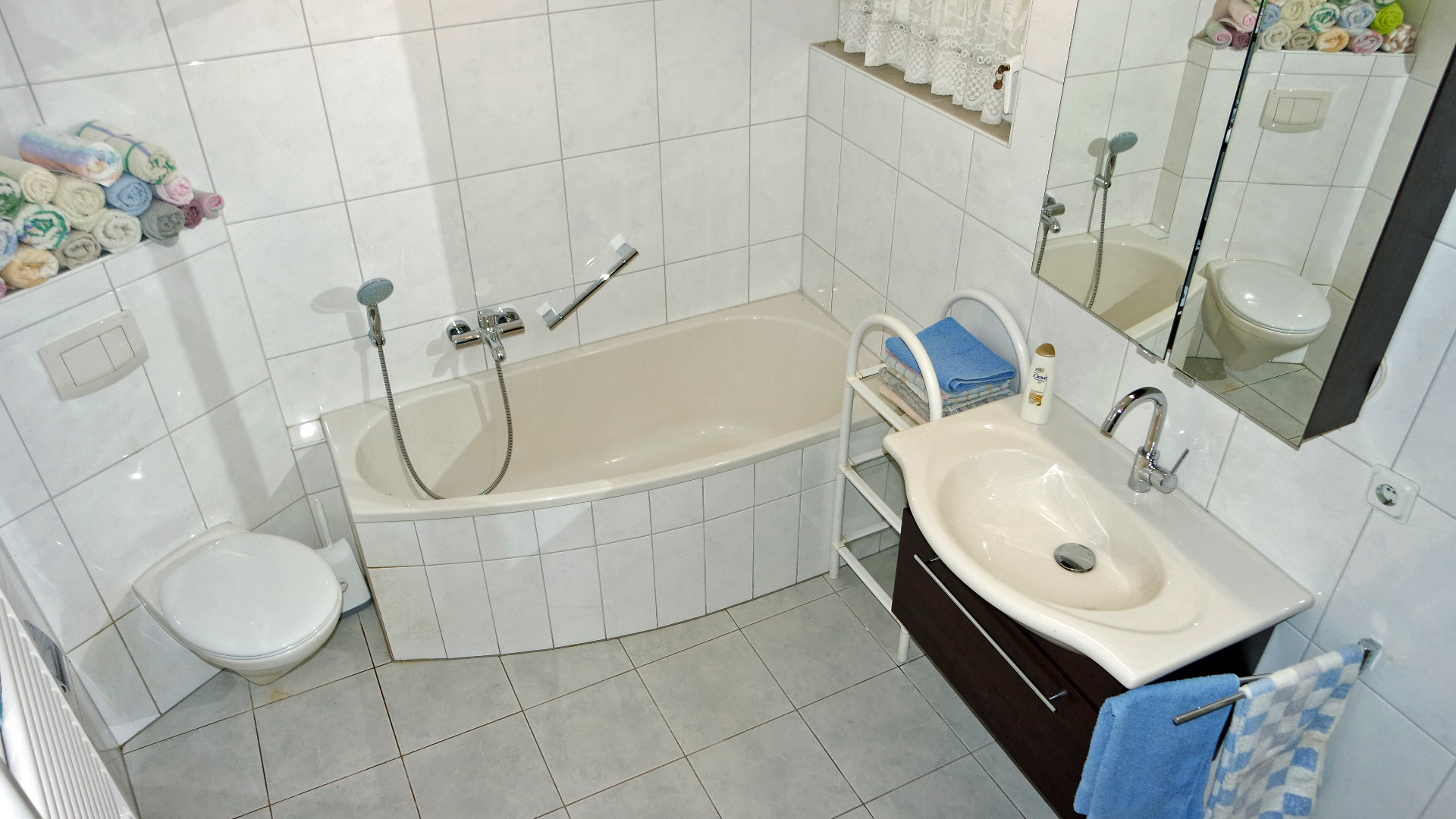 Morsbach: Kleines, preiswertes Wohnhaus mit herrlichem Blick, ...Badewanne, WC und Spiegelschrank
