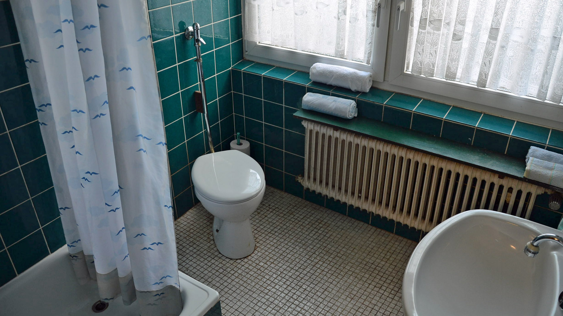 Morsbach: Kleines, preiswertes Wohnhaus mit herrlichem Blick, älteres Bad im Untergeschoss mit Du/WC
