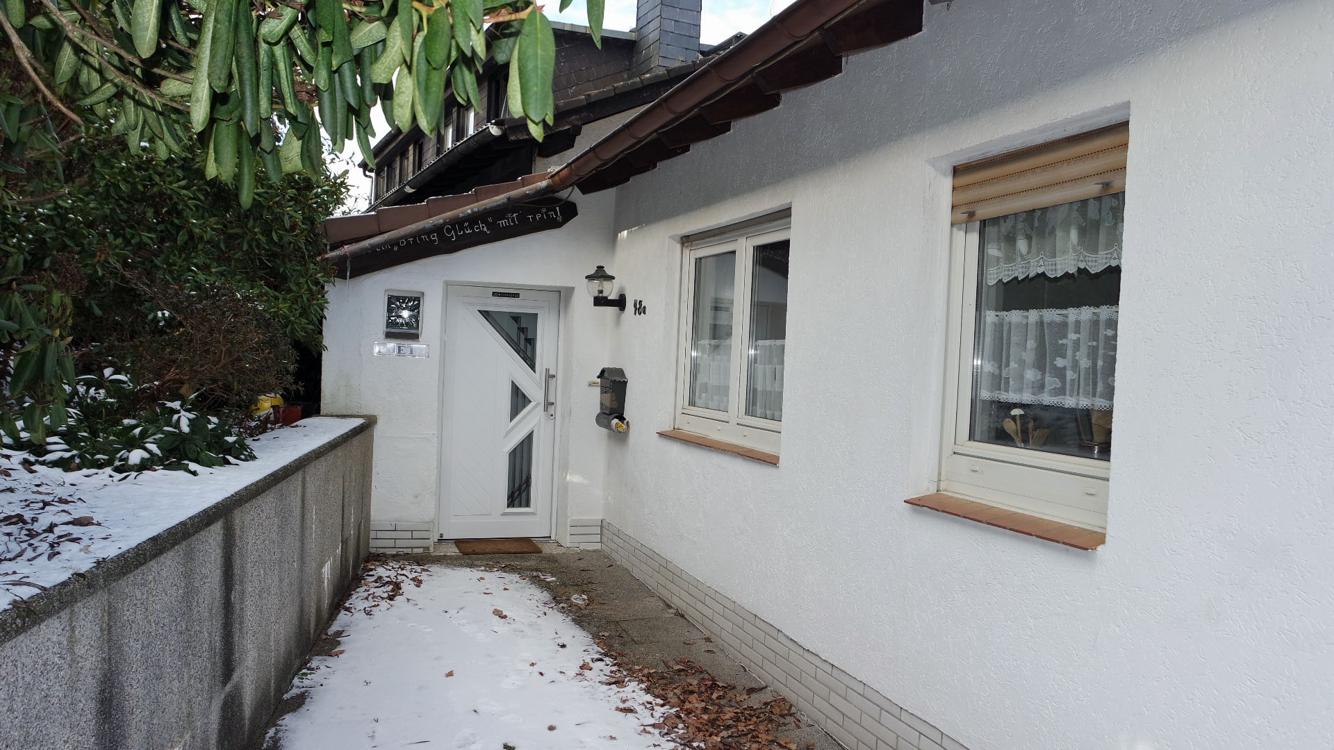 Morsbach: Kleines, preiswertes Wohnhaus mit herrlichem Blick, Dach, Haustür und Fenster 1998 erneuert