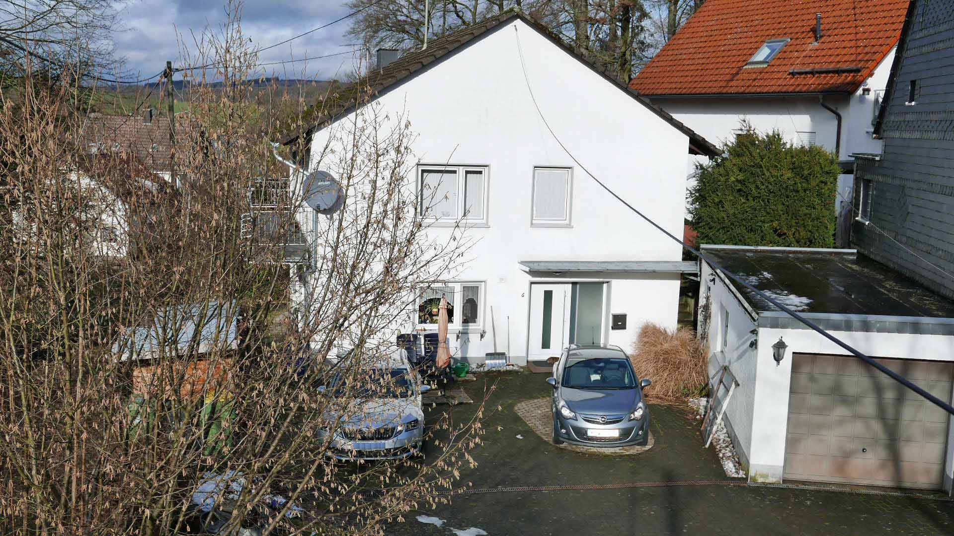 Reichshof-Nosbach: Familien-/ und rollstuhlgerechtes renoviertes Wohnhaus, massives Wohnhaus mit Garage im Winter...
