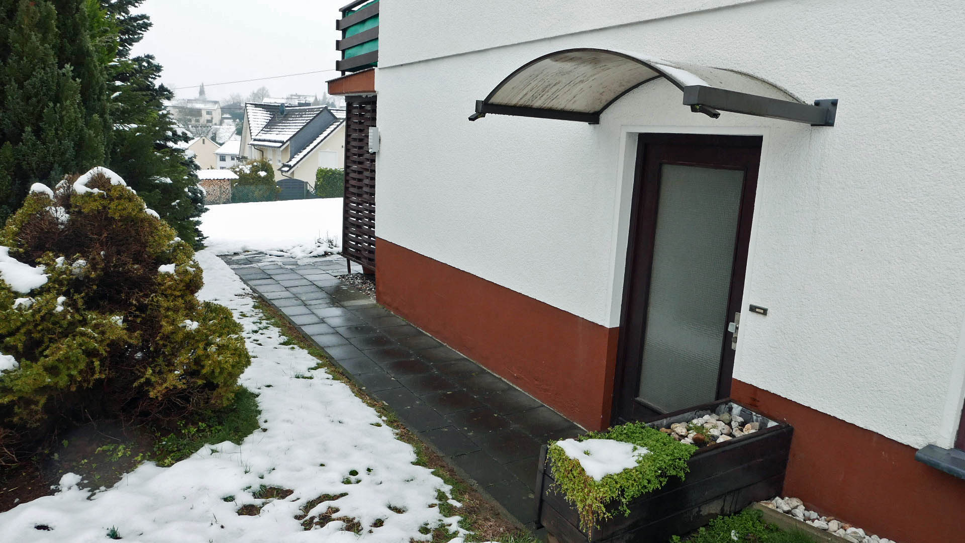 Morsbach: Beliebte Wohnlage "Höhenweg" Wohnhaus mit Doppelgarage, ebenerdiger zweiter Eingang zur Einliegerwohnung