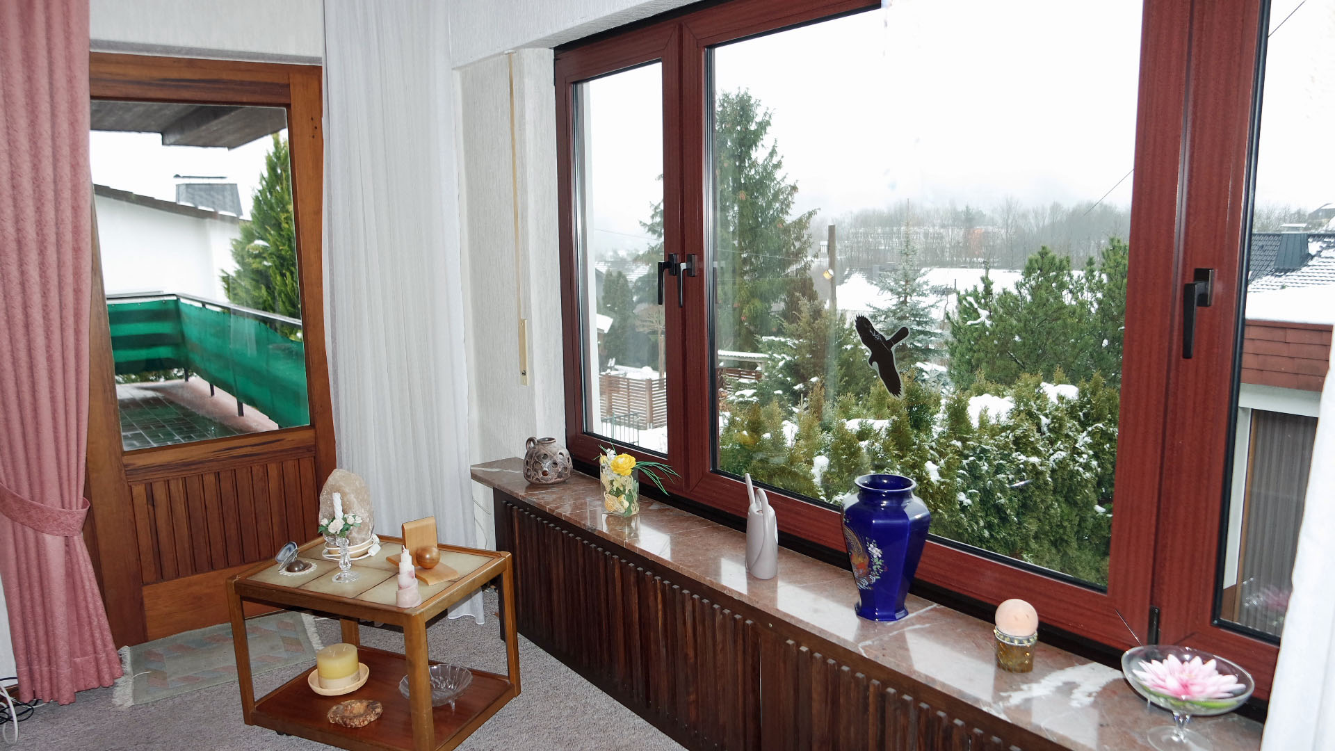 Morsbach: Beliebte Wohnlage "Höhenweg" Wohnhaus mit Doppelgarage, Wohnzimmer mit Panoramafenster und Tür...