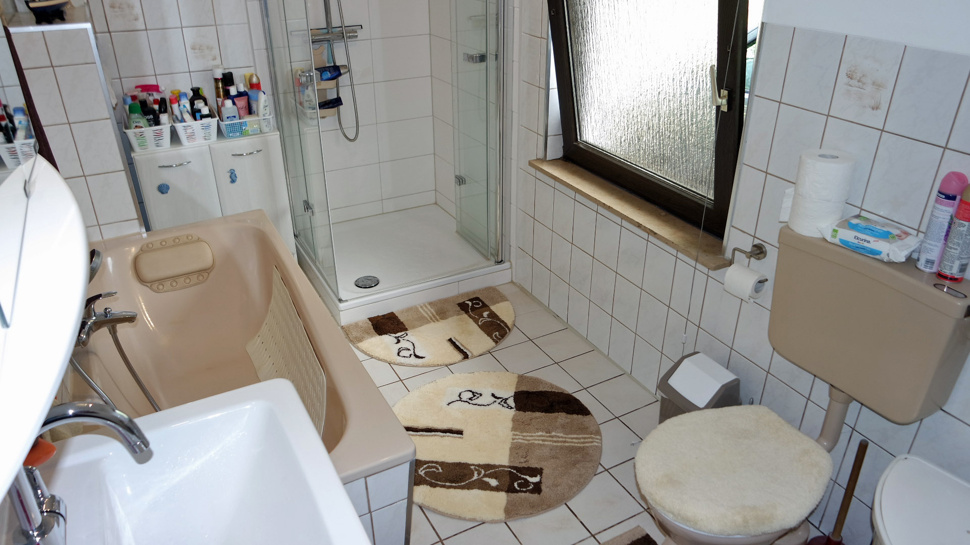 Morsbach-Steimelhagen: Modernisiertes Einfamilienhaus, Badezimmer wurde teilweise 2019 modernisiert