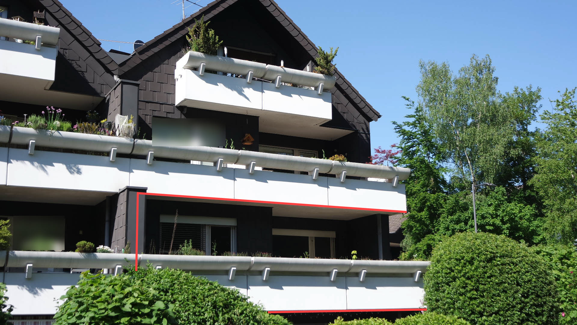 GM-Dieringhausen: ETW mit 16 m² großem Balkon, Balkon ist nicht einsehbar und ganz überdacht  
