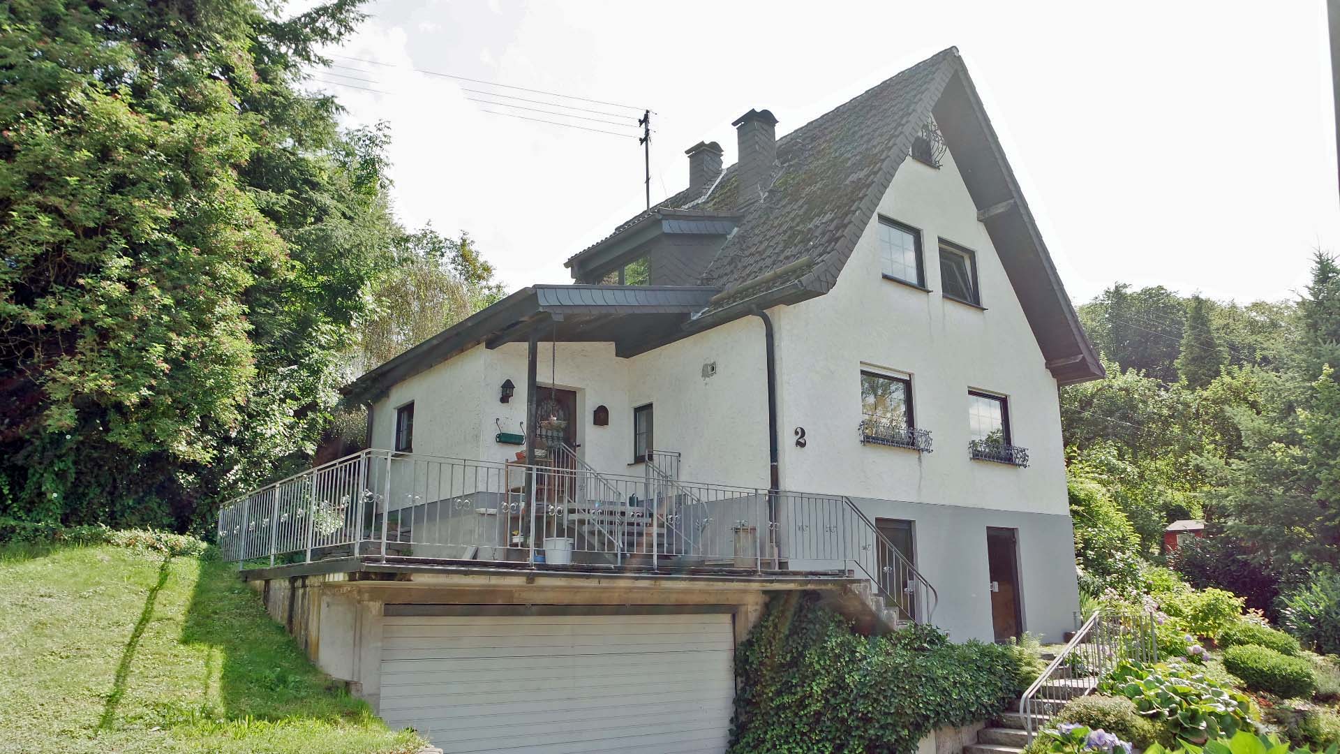 Reichshof-Nosbach: Achtung Naturliebhaber, massives kleines Wohnhaus, Wohnhaus mit 117 m² Wohnfläche, 3 Terrassen und Garage