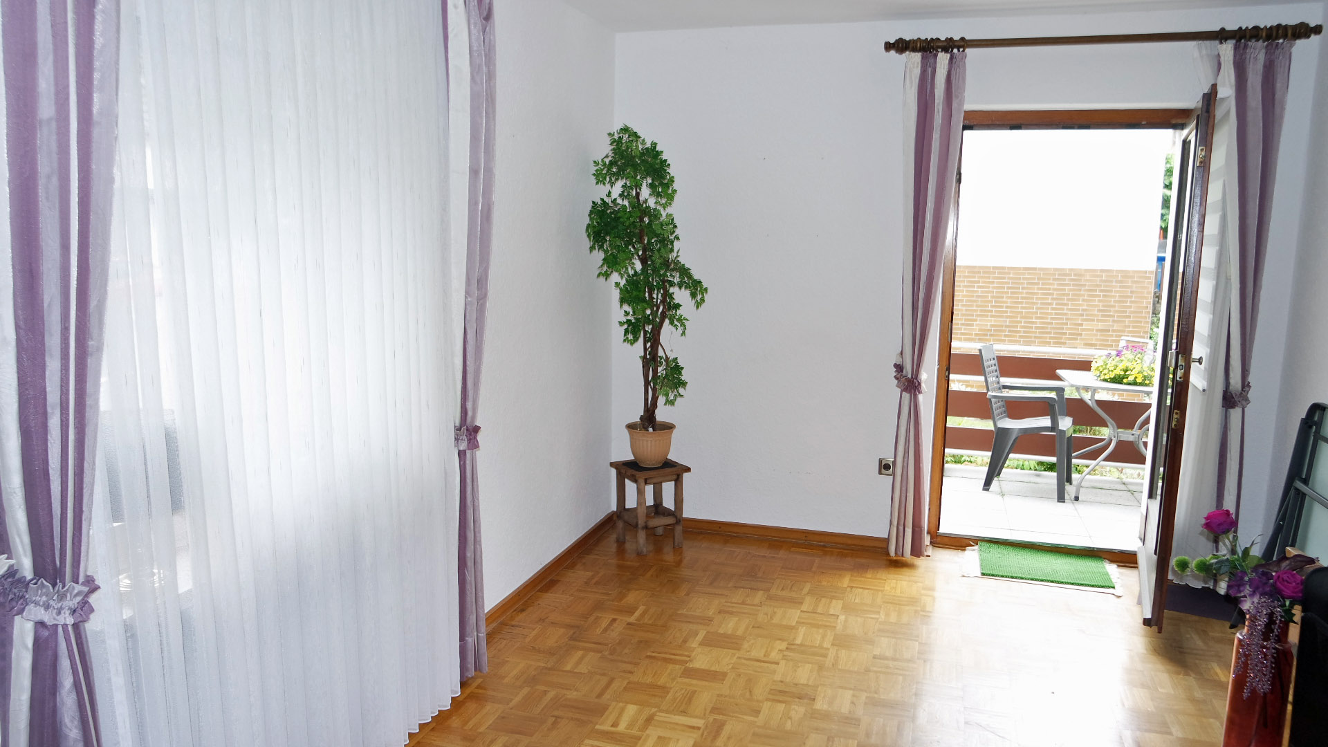 Betzdorf: Zweifamilienhaus in guter, zentraler Wohnlage, Wohnung EG = 66 m²; das  Wohn-/Esszimmer 19 m² und 13 m²