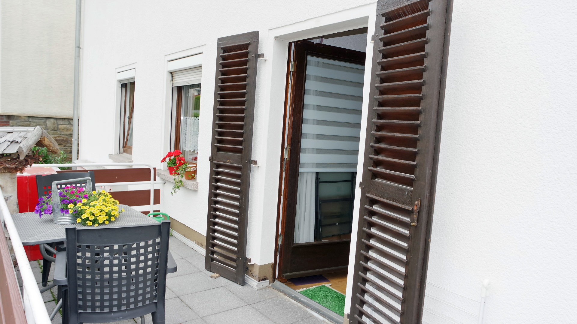 Betzdorf: Zweifamilienhaus in guter, zentraler Wohnlage, ...mit Zugang zum Balkon (5,5 x 2,0 m groß)
