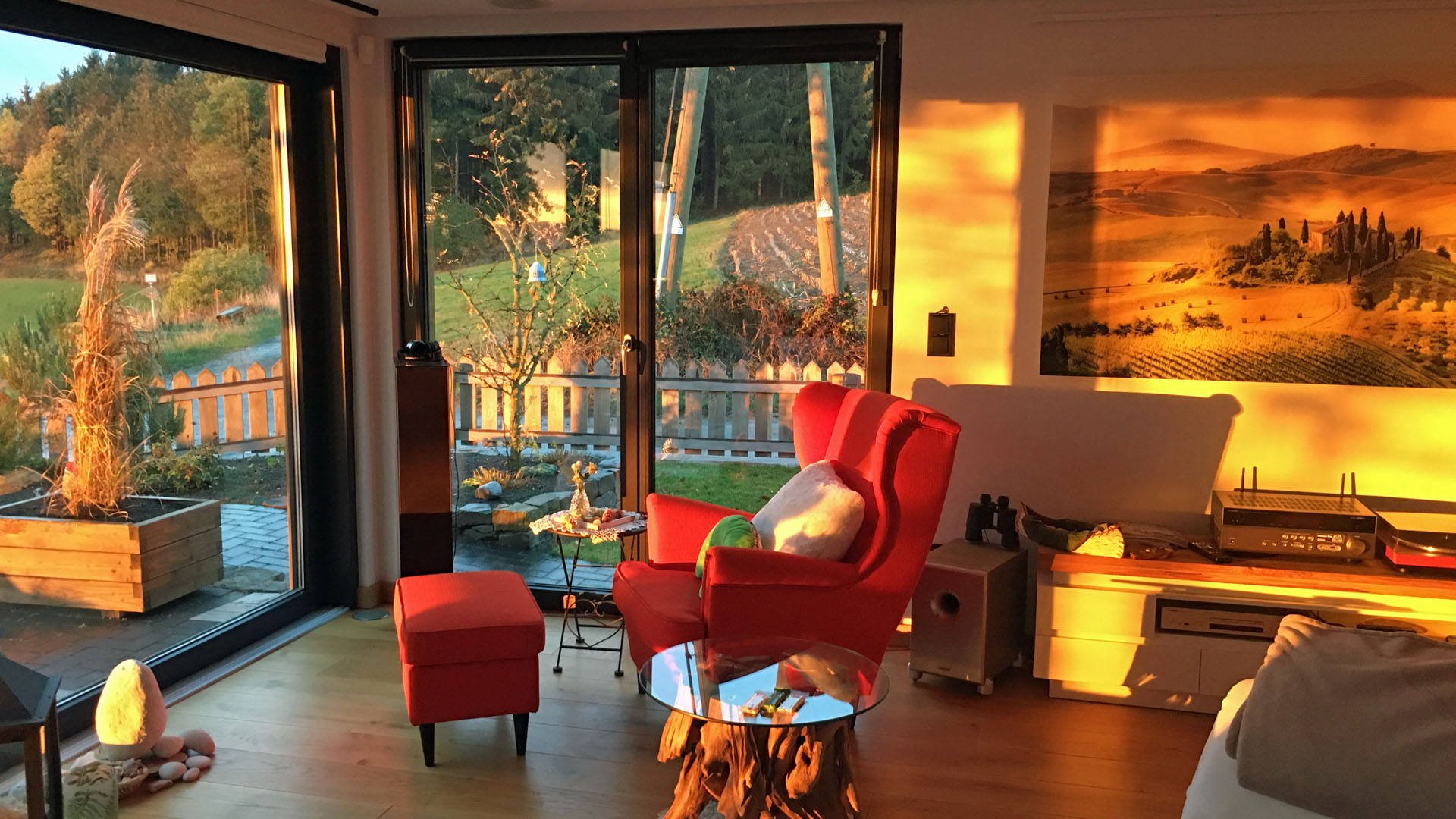 Morsbach: Kleiner Luxus-Bungalow in einzigartig schöner, ruhiger Naturlage, großer Schiebetür: Innen/Außen als ein Raum 
