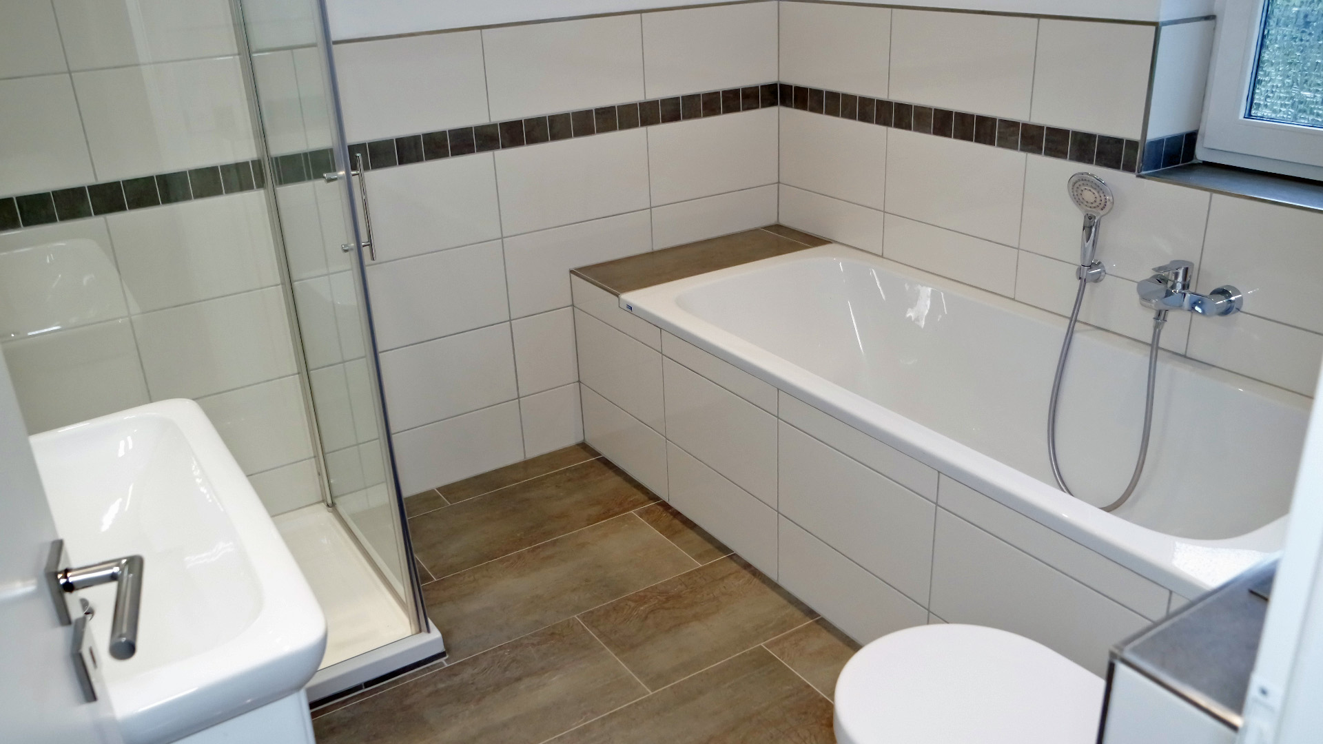 Morsbach: Beste Lage, moderne Ausstattung EFH mit ELW, auf jeder Etage gibt es ein modernes Bad