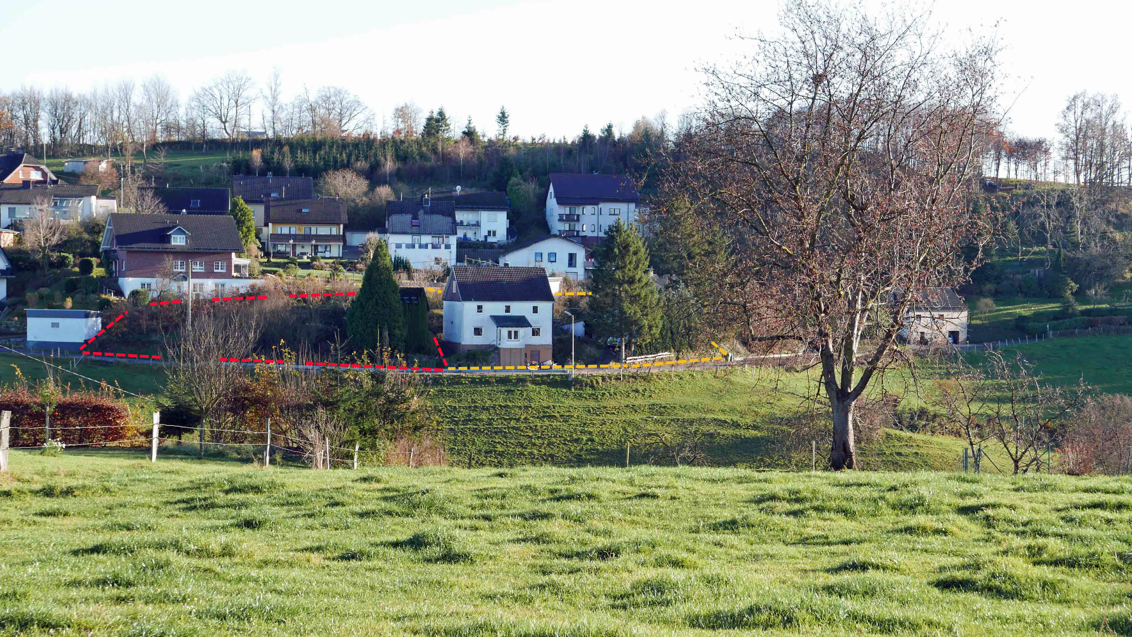 Bergneustadt-Baldenberg: Achtung Handwerker!, Baugrundstück (rot) 800 m² Hausgrundstück (gelb) 1.224 m²