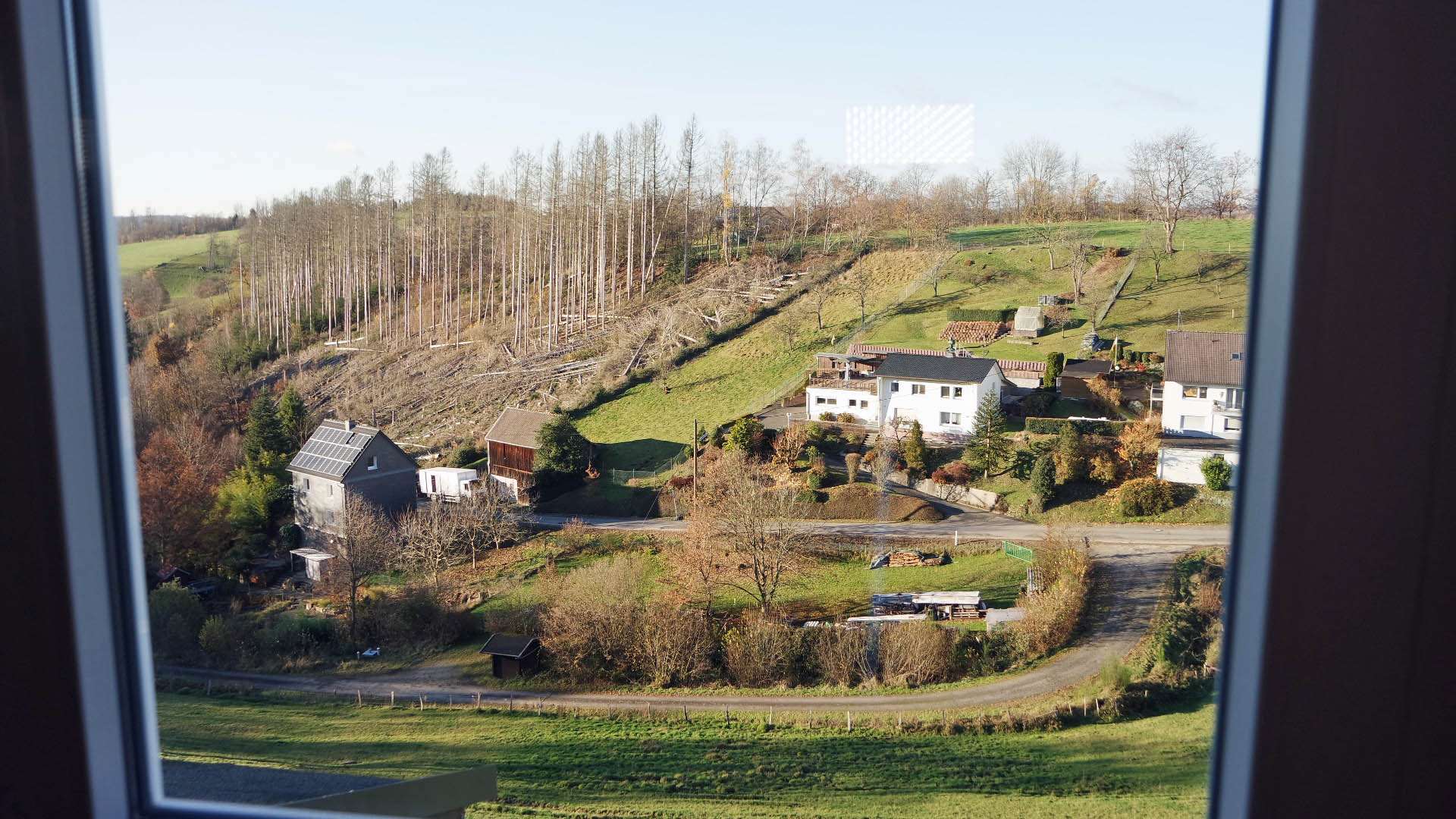 Bergneustadt-Baldenberg: Achtung Handwerker!, ...Blick vom Haus zum Tal