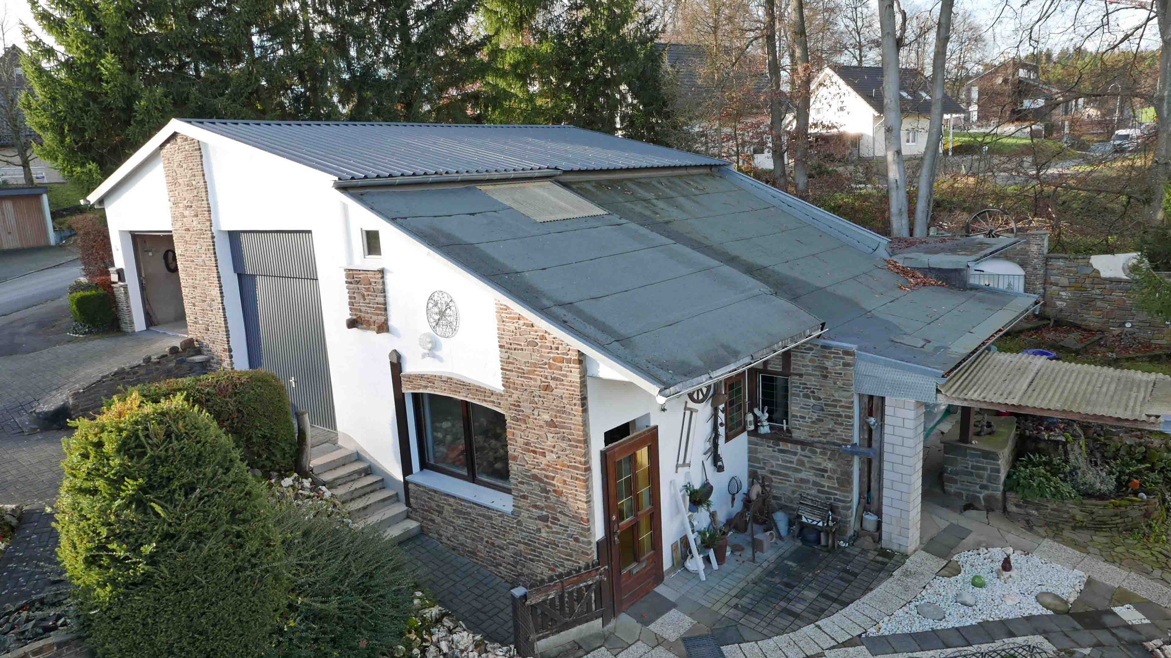 Morsbach: Gepflegtes 1 bis 2-Familienhaus, ...2 Garagen auf ca. 650 m² Grundstück erworben werden