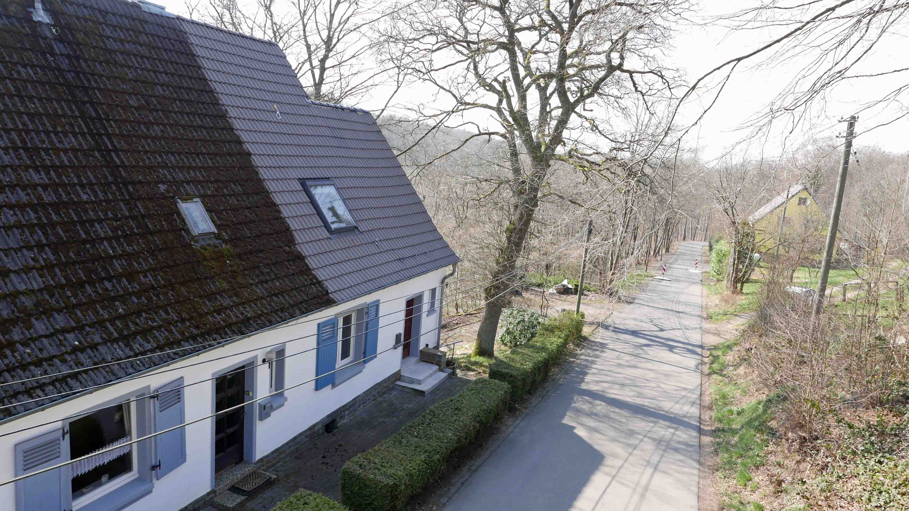 Waldbröl-Geiningen: (Fast-) Alleinlage Doppelhaushälfte auf 1.126 m² Grundstück , (fast) Alleinlage - linke Haushälfte ist unbewohnt