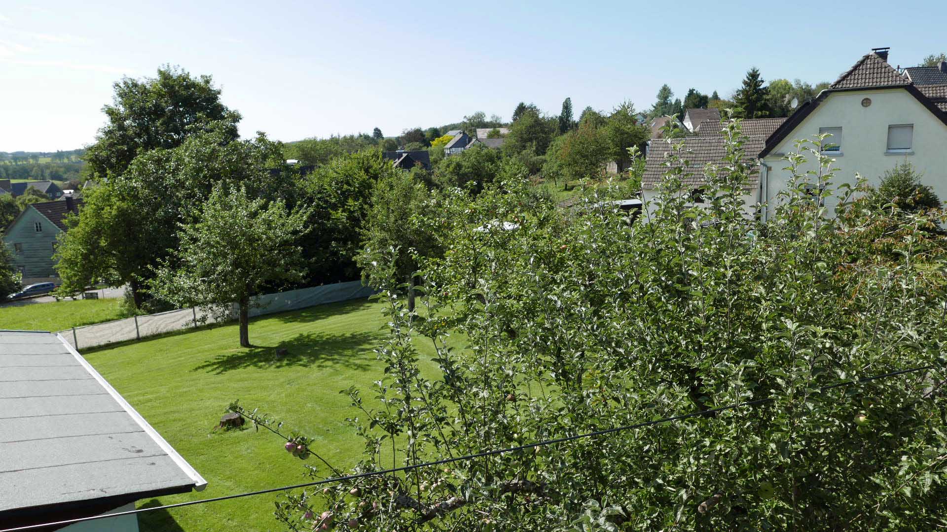 Morsbach-Steimelhagen: Eckgrundstück in guter, ruhiger Wohnlage, ca. 720 m² Baugrundstück mit sieben Obstbäumen