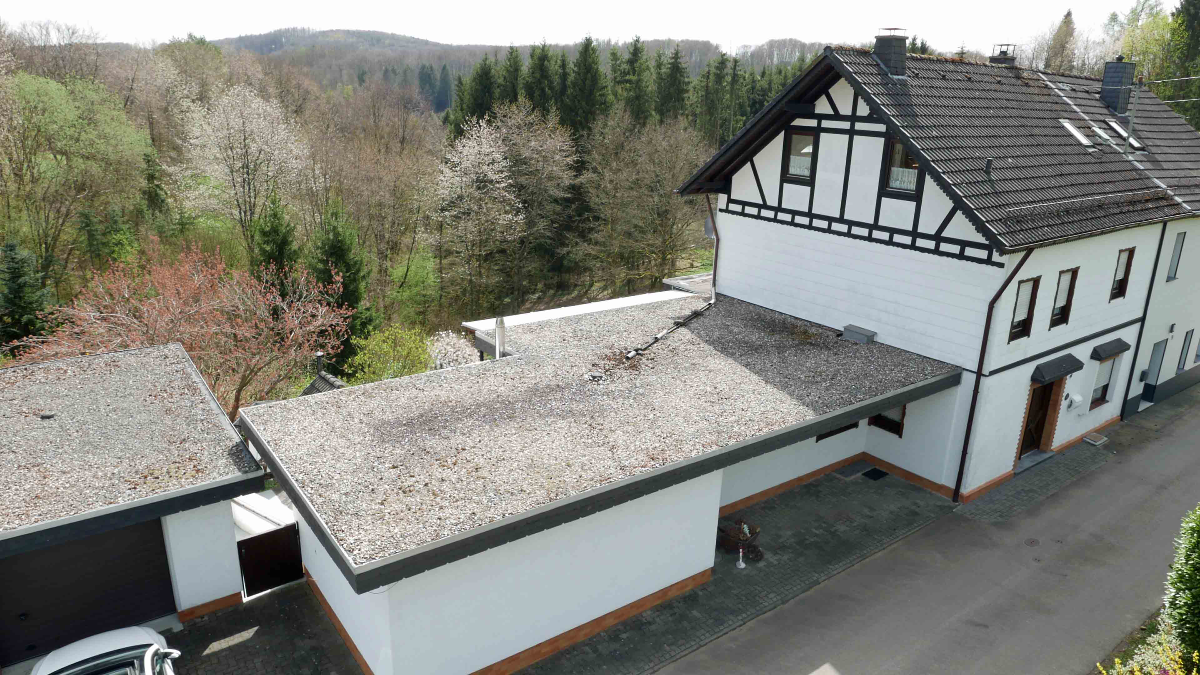 Morsbach-Überholz: Liebhaberobjekt mit 2.913 m² parkähnlichem Garten, Herrliche, absolut ruhige Höhenlage mit Blick