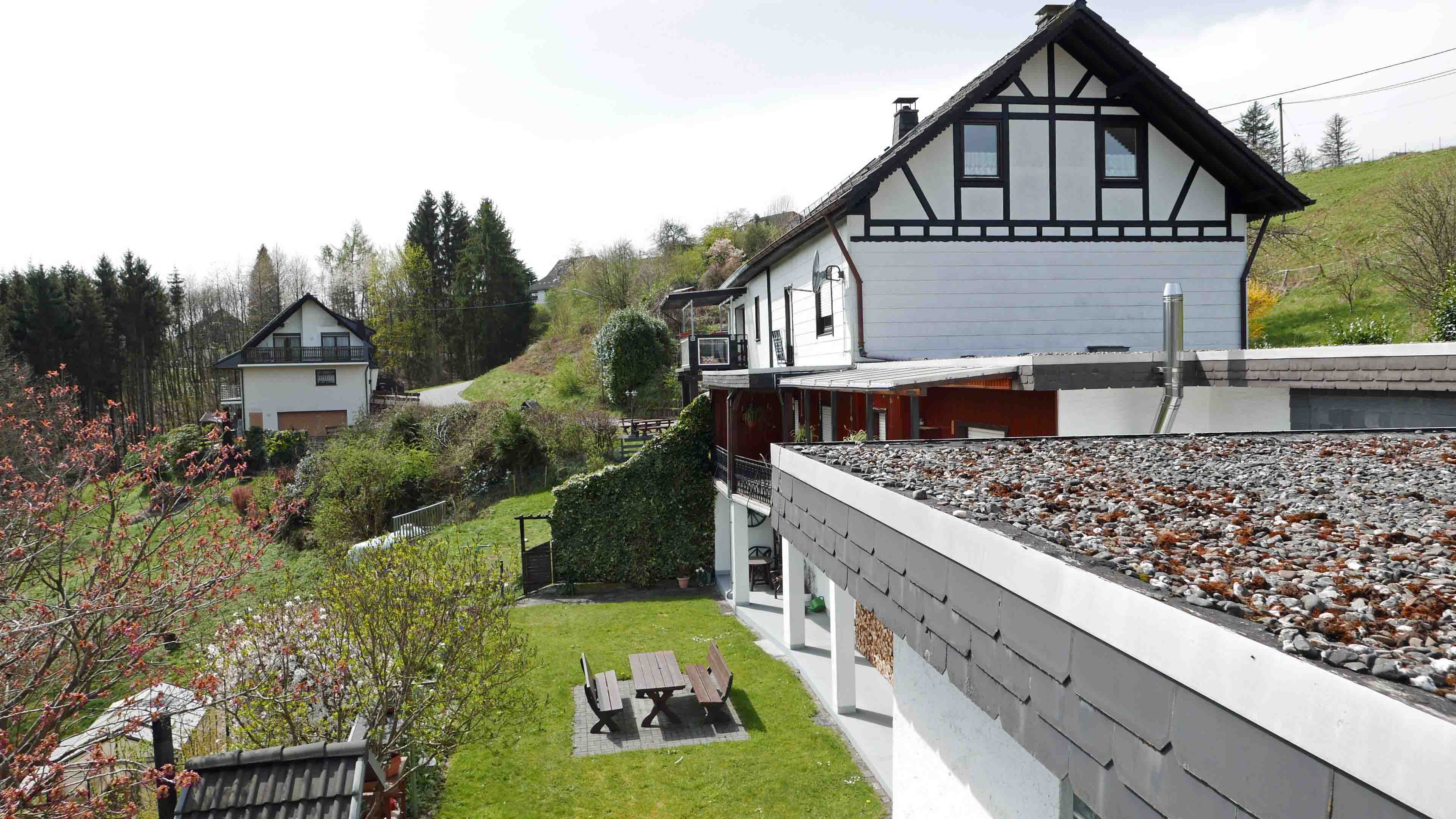 Morsbach-Überholz: Liebhaberobjekt mit 2.913 m² parkähnlichem Garten, 