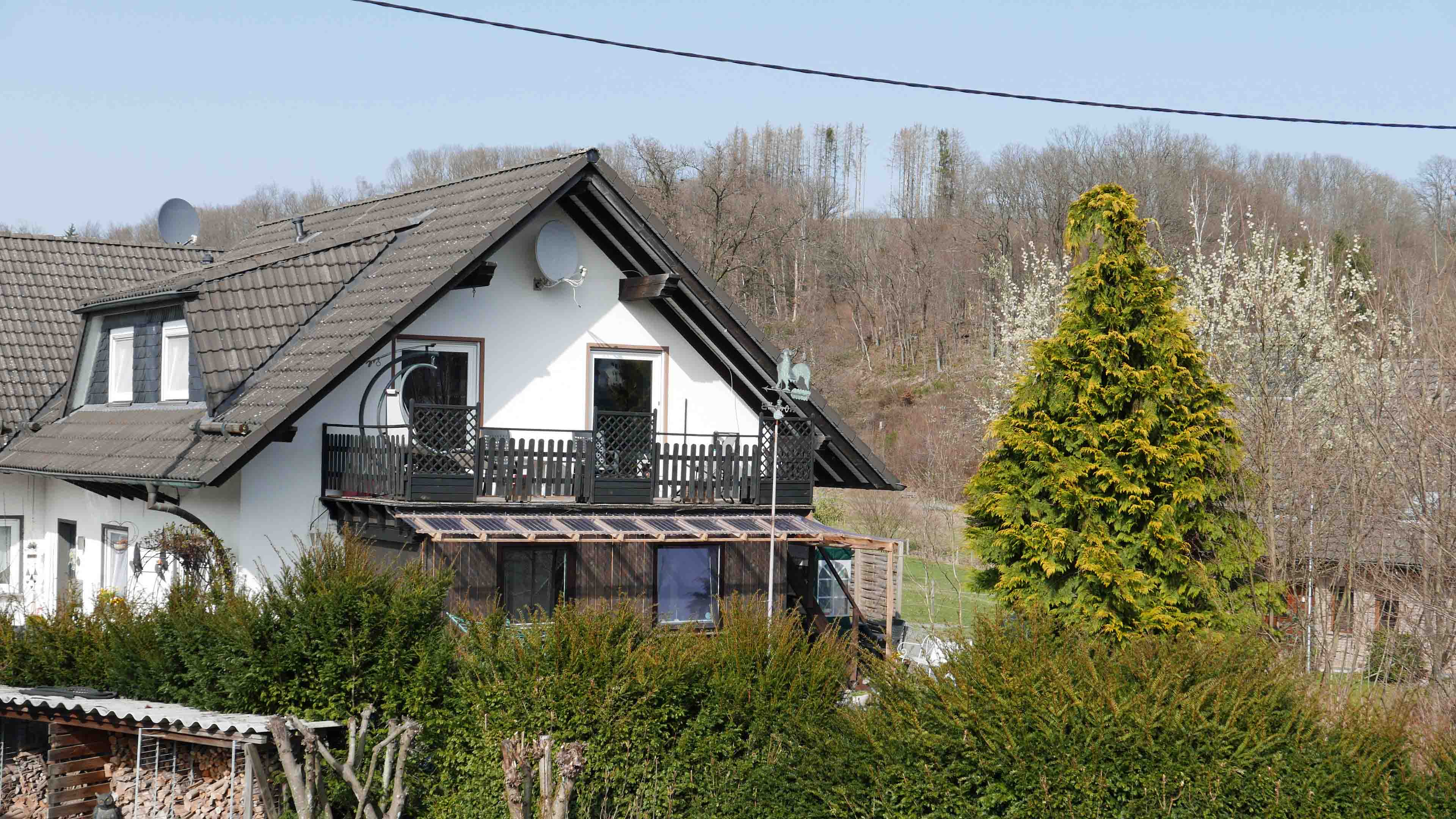 Reichshof-Wildbergerhütte: Kleines, solide im Jahr 2000 gebautes EFH, Herrliche Ortsrandlage von Wildbergehütte mit...