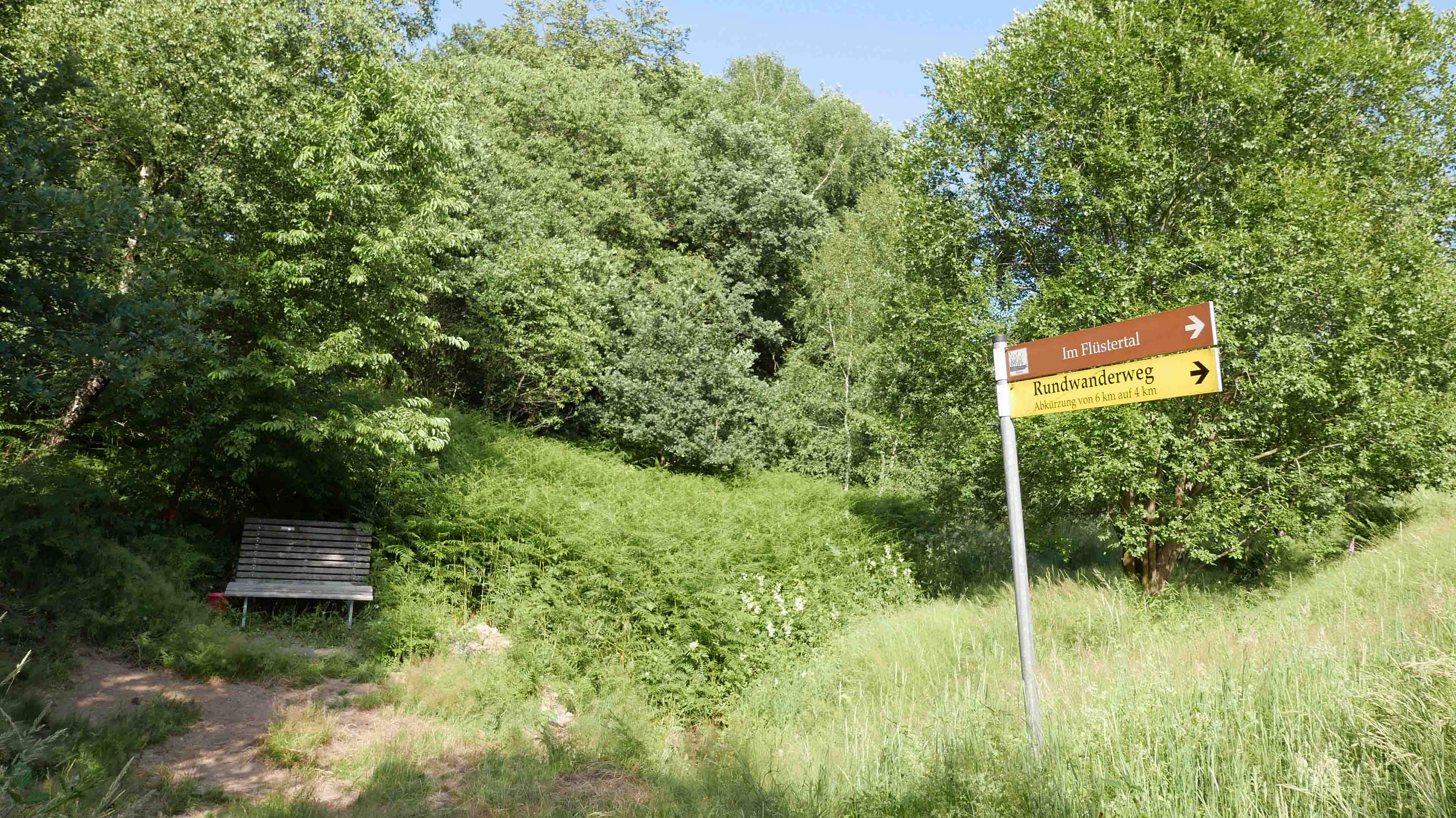 Reichshof-Wildberg: Ein Landhaus für die Familie im "Kinderdorf" Wildberg  , nur 100 m vom Haus: Das malerische Flüstertal