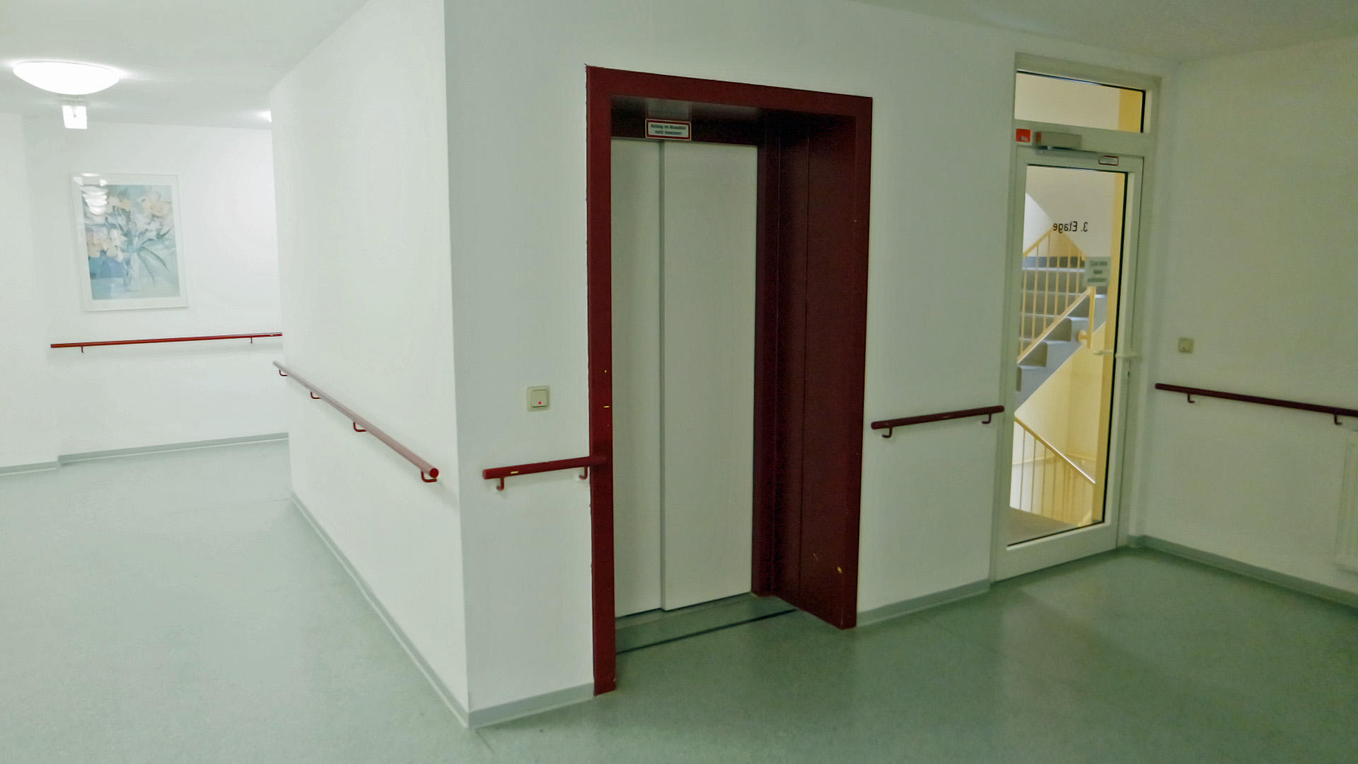 Gummersbach: Appartement in einer Seniorenresidenz, ...Aufzug-/Treppenanlage
