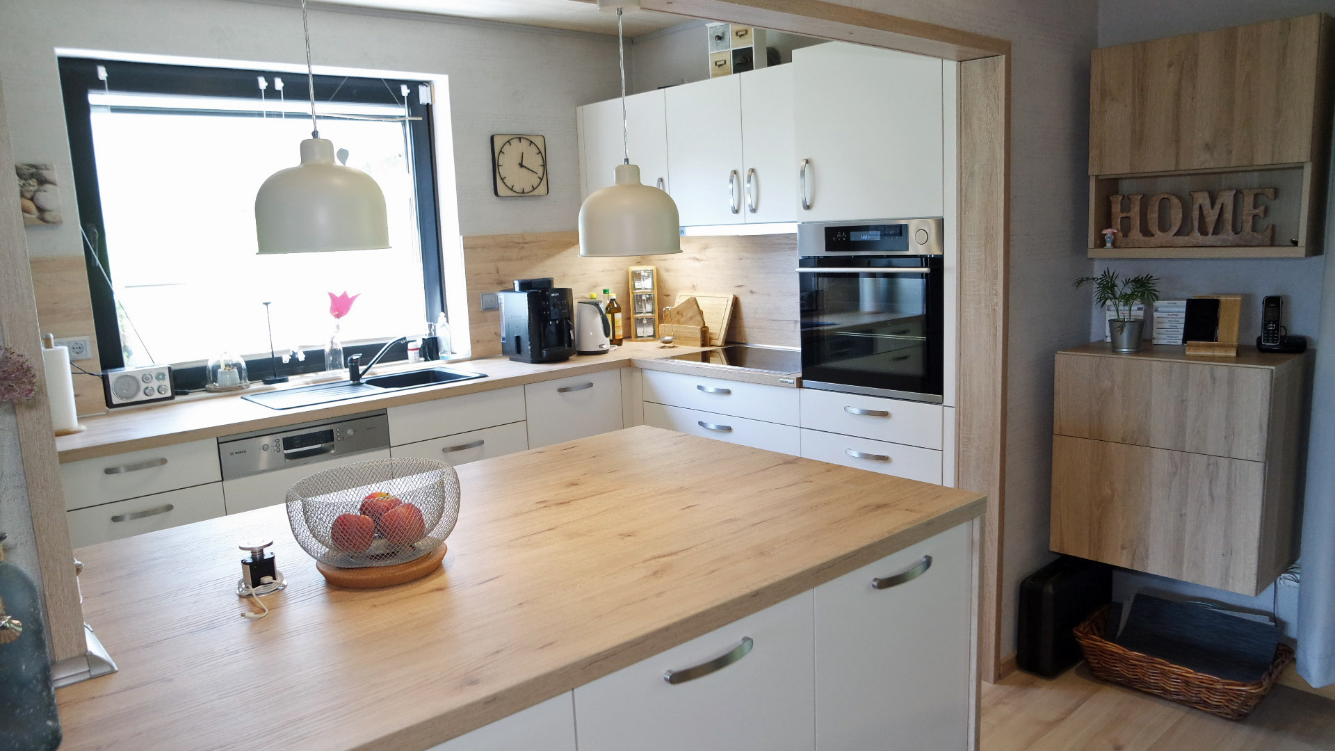 Morsbach-Lichtenberg: Komplett renoviert - perfektes Haus für die Familie, moderne Küche (Baujahr 2020)