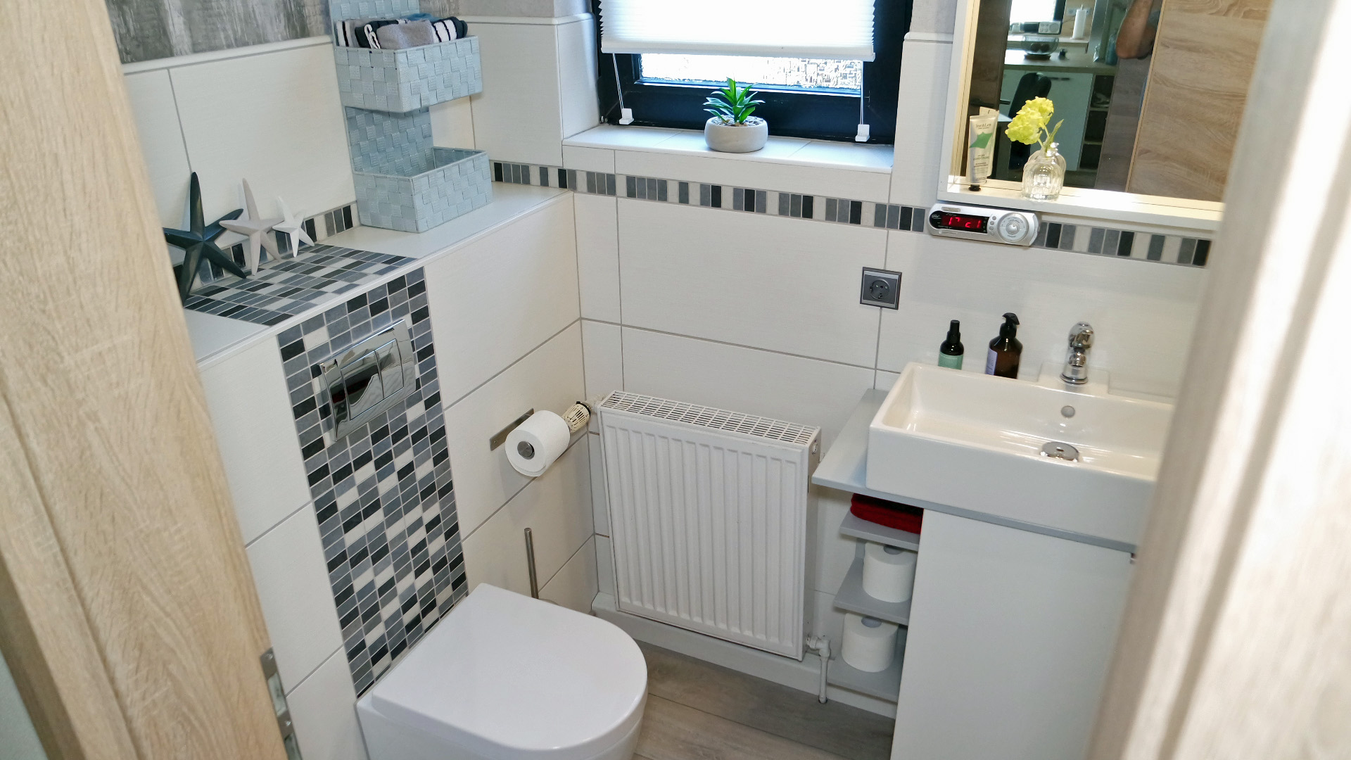 Morsbach-Lichtenberg: Komplett renoviert - perfektes Haus für die Familie, Gäste-WC im Erdgeschoss