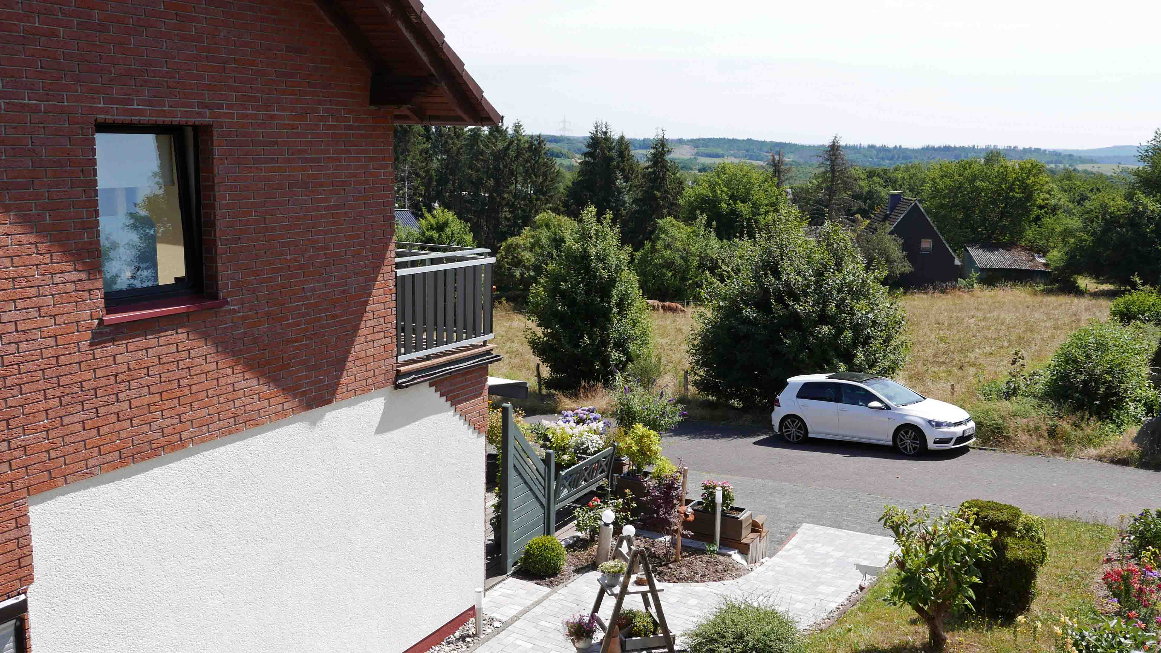 Morsbach-Lichtenberg: Komplett renoviert - perfektes Haus für die Familie, kilometerweiter Fernblick