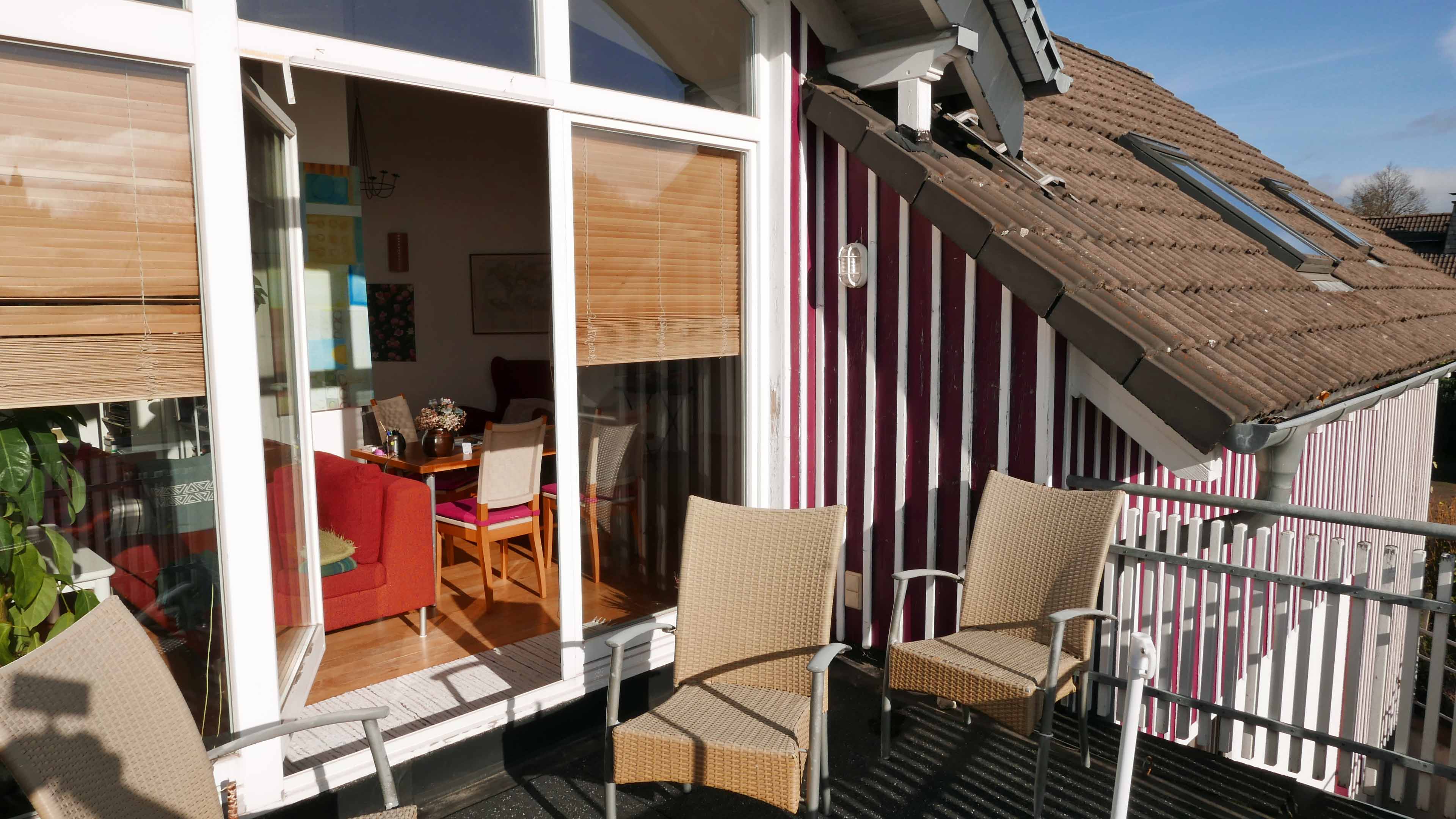 Nümbrecht: 2-Familienhaus in Toplage, ...Ausgang zum 9,5 m² großen Balkon