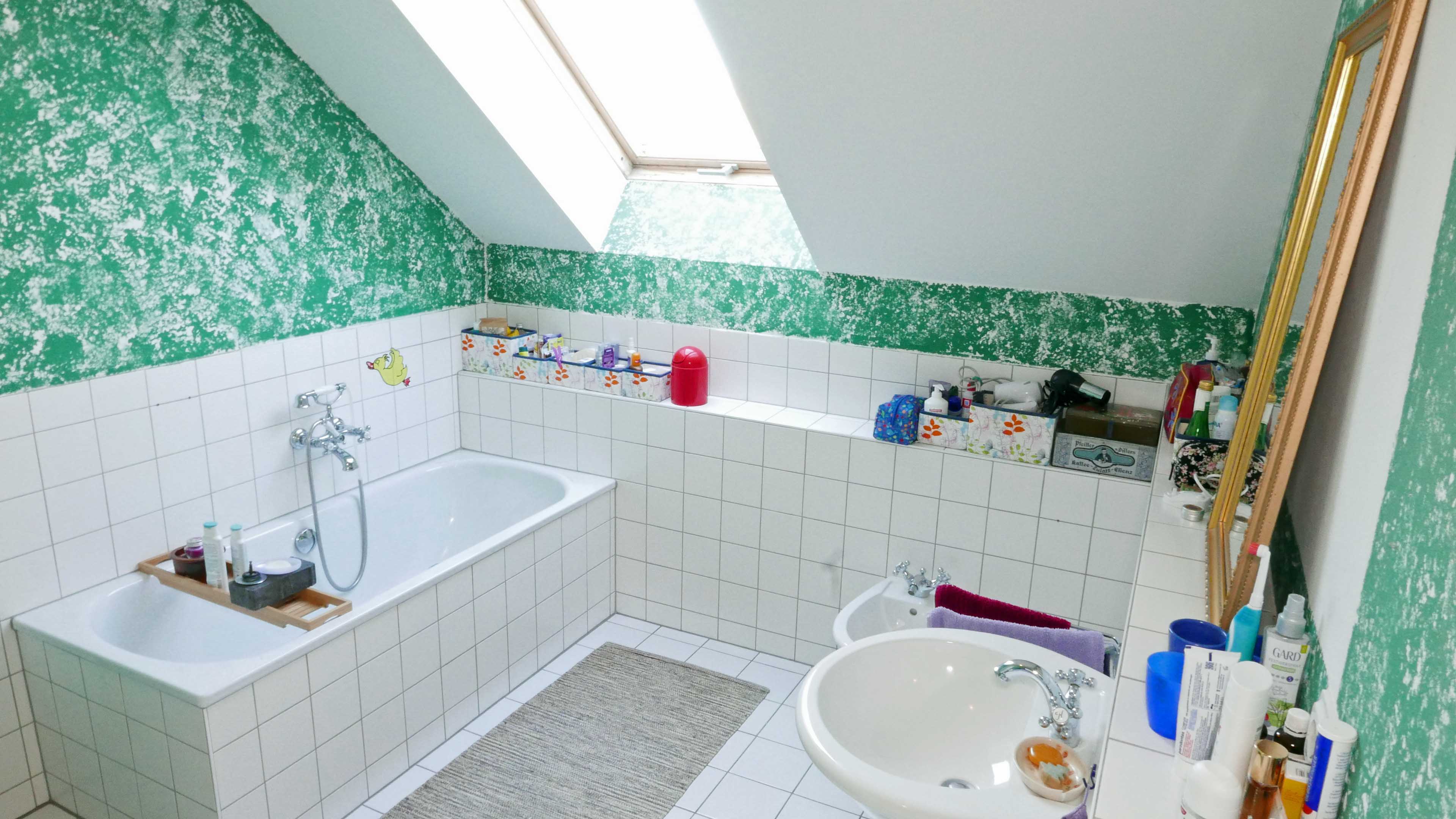 Nümbrecht: 2-Familienhaus in Toplage, 2 Bäder im Dachgeschoss: Duschbad 3,2 m² und Wannenbad (Foto)