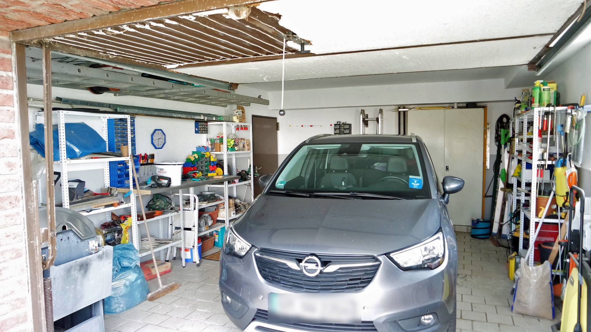 Morsbach-Stockshöhe: Bungalow mit Keller und Garage, im Haus integrierte Garage