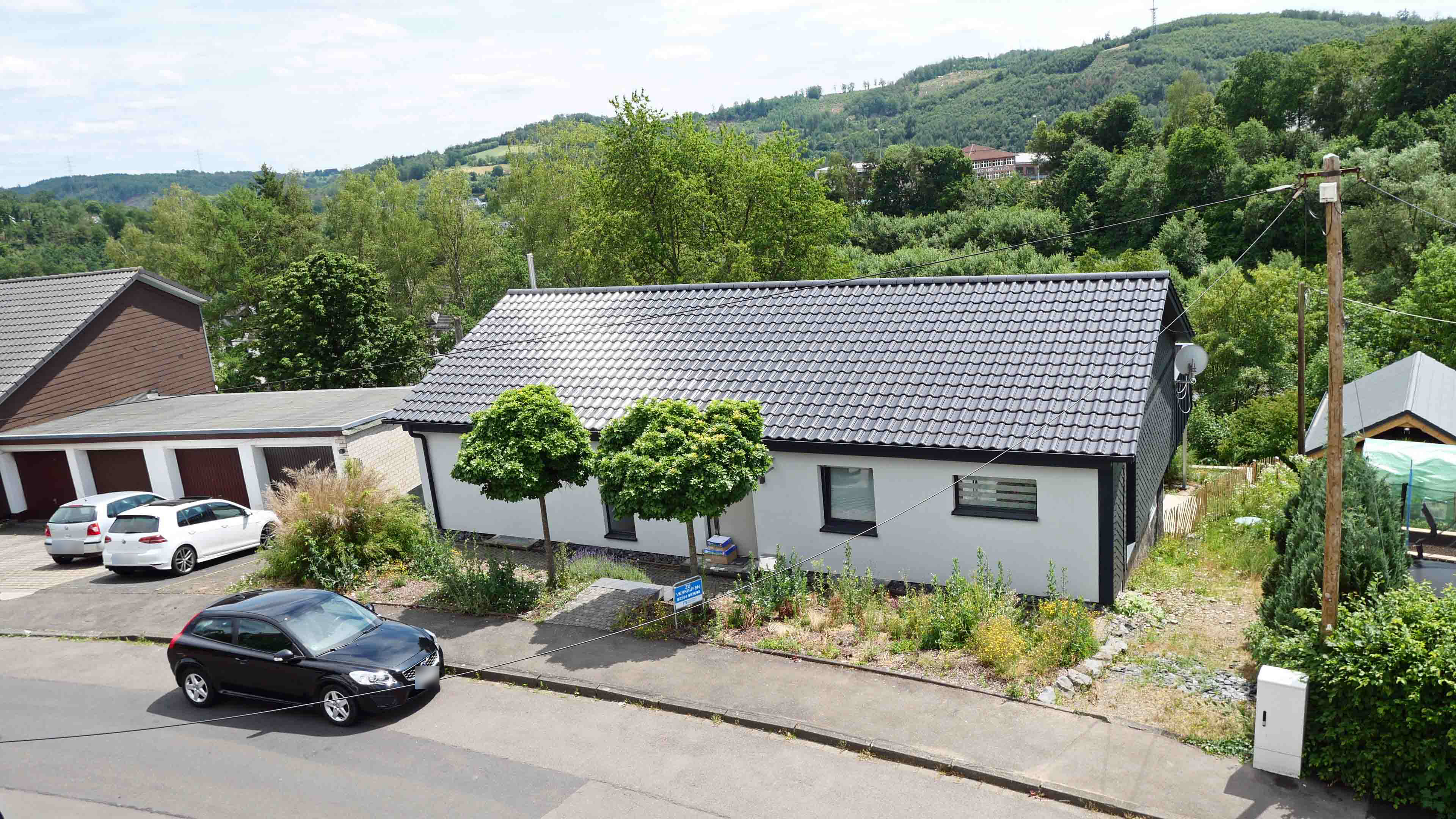 Morsbach: Topsanierter Bungalow mit Garage und herrlicher Terrasse, herrliche Wohnlage mit Panoramablick auf Morsbach