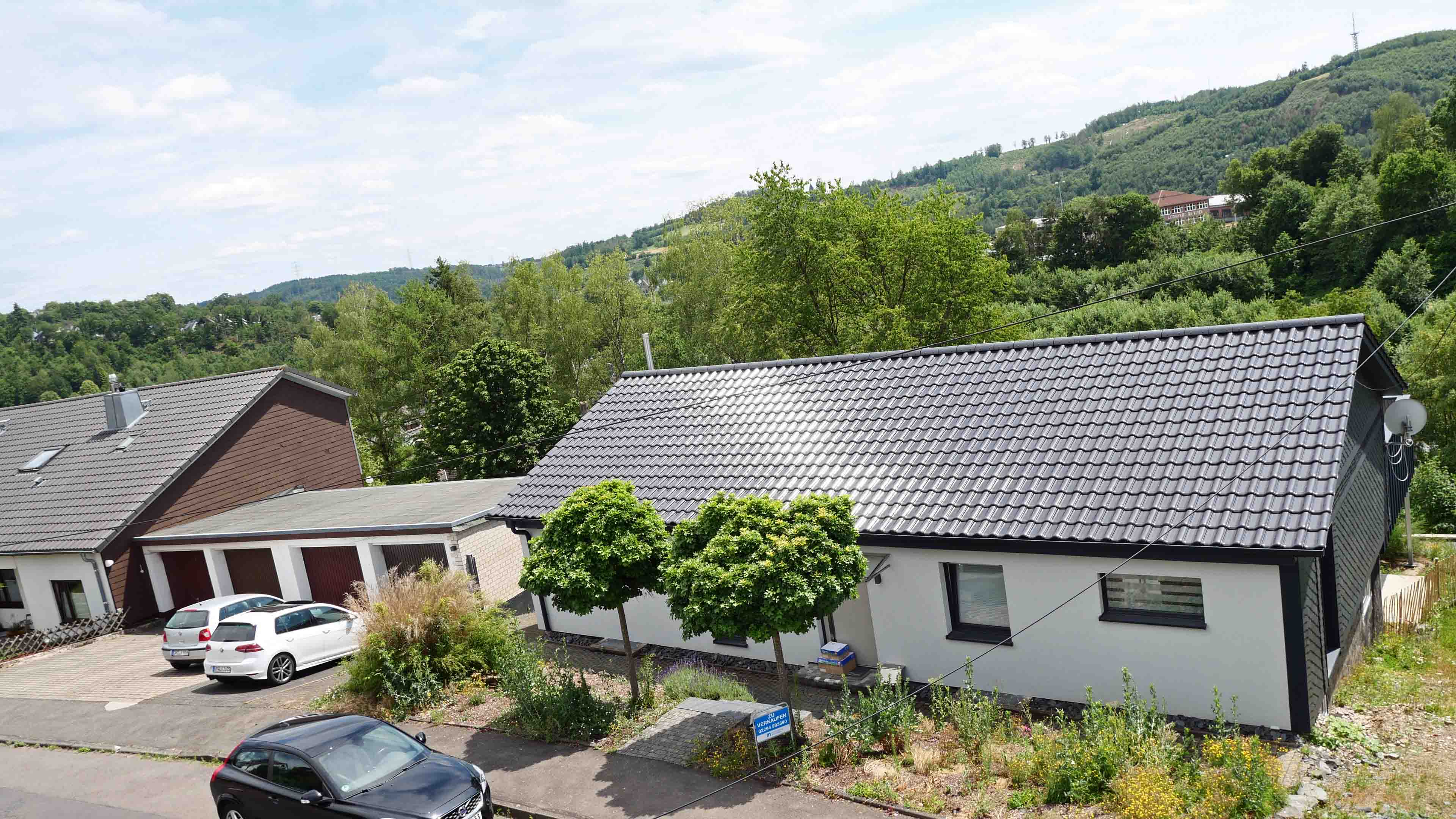 Morsbach: Topsanierter Bungalow mit Garage und herrlicher Terrasse, ruhige Lage in einer Wohn-/ Anliegerstraße