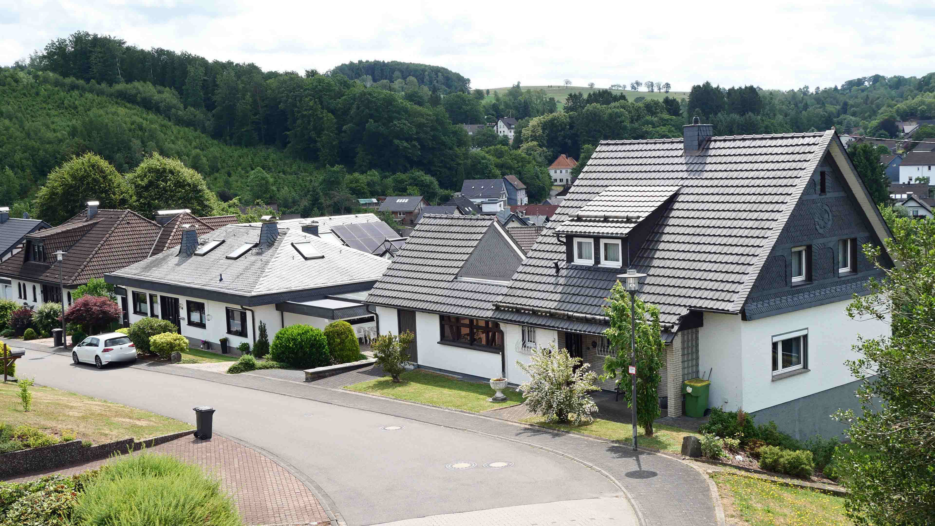 Reichshof-Wildbergerhütte: EFH mit Doppelgarage, ruhig in einer Wohnstraße mit Blick gelegen