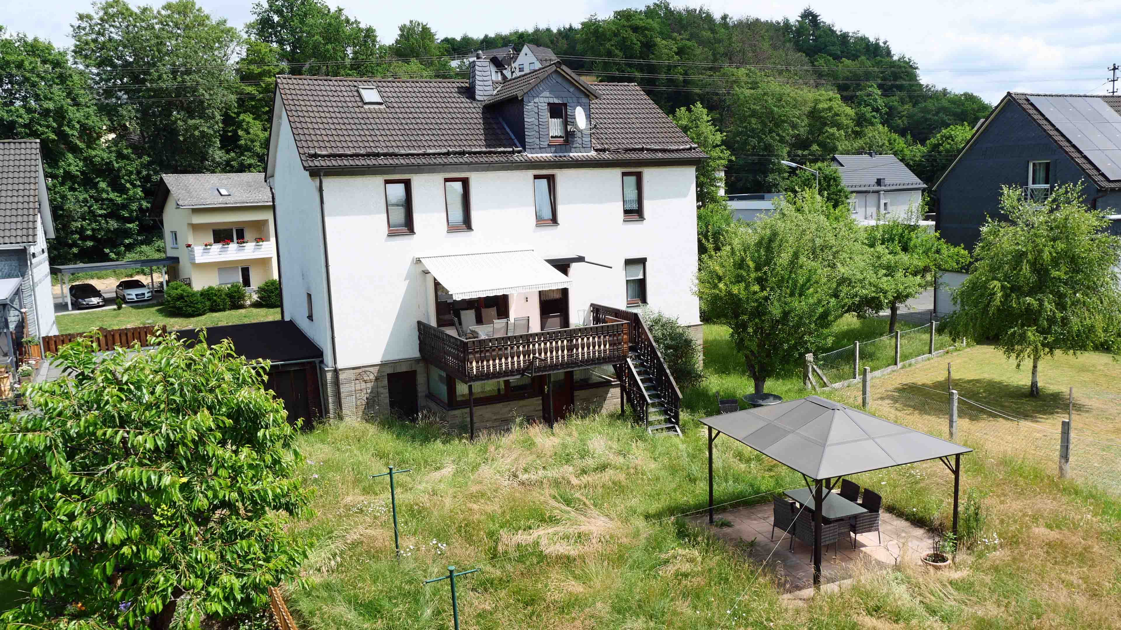 Alsdorf: großes, preiswertes, gepflegtes Wohnhaus mit Terrasse