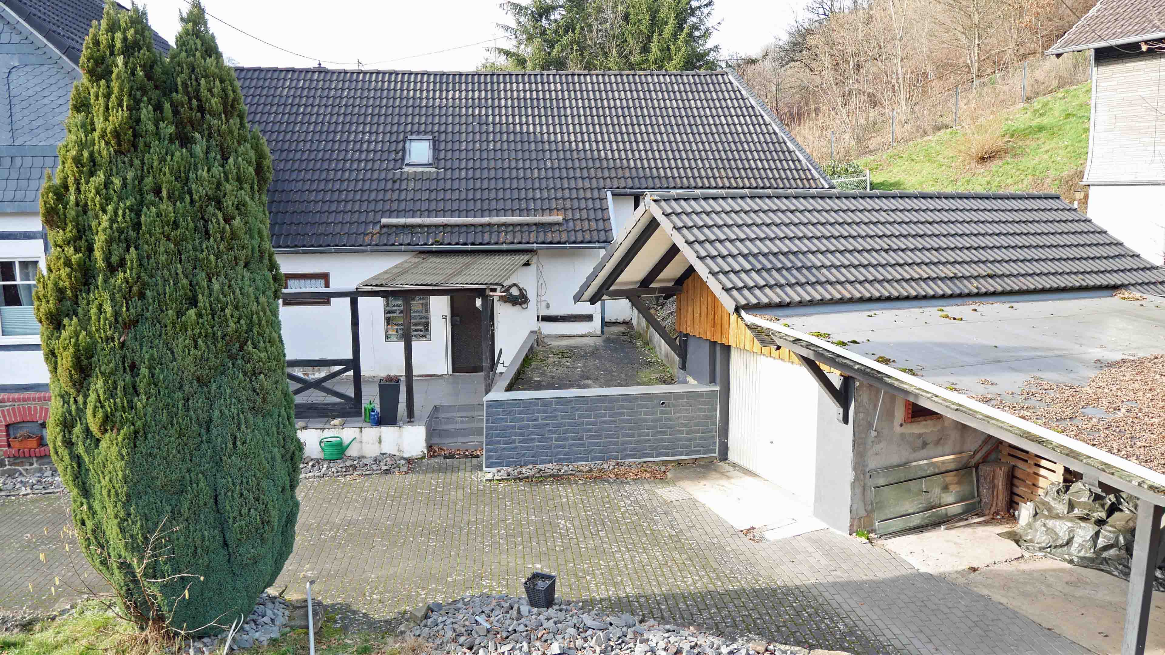 Morsbach: Preiswert und sofort beziehbar, Hinterhaus 88 m² mit Garage/Carport und...