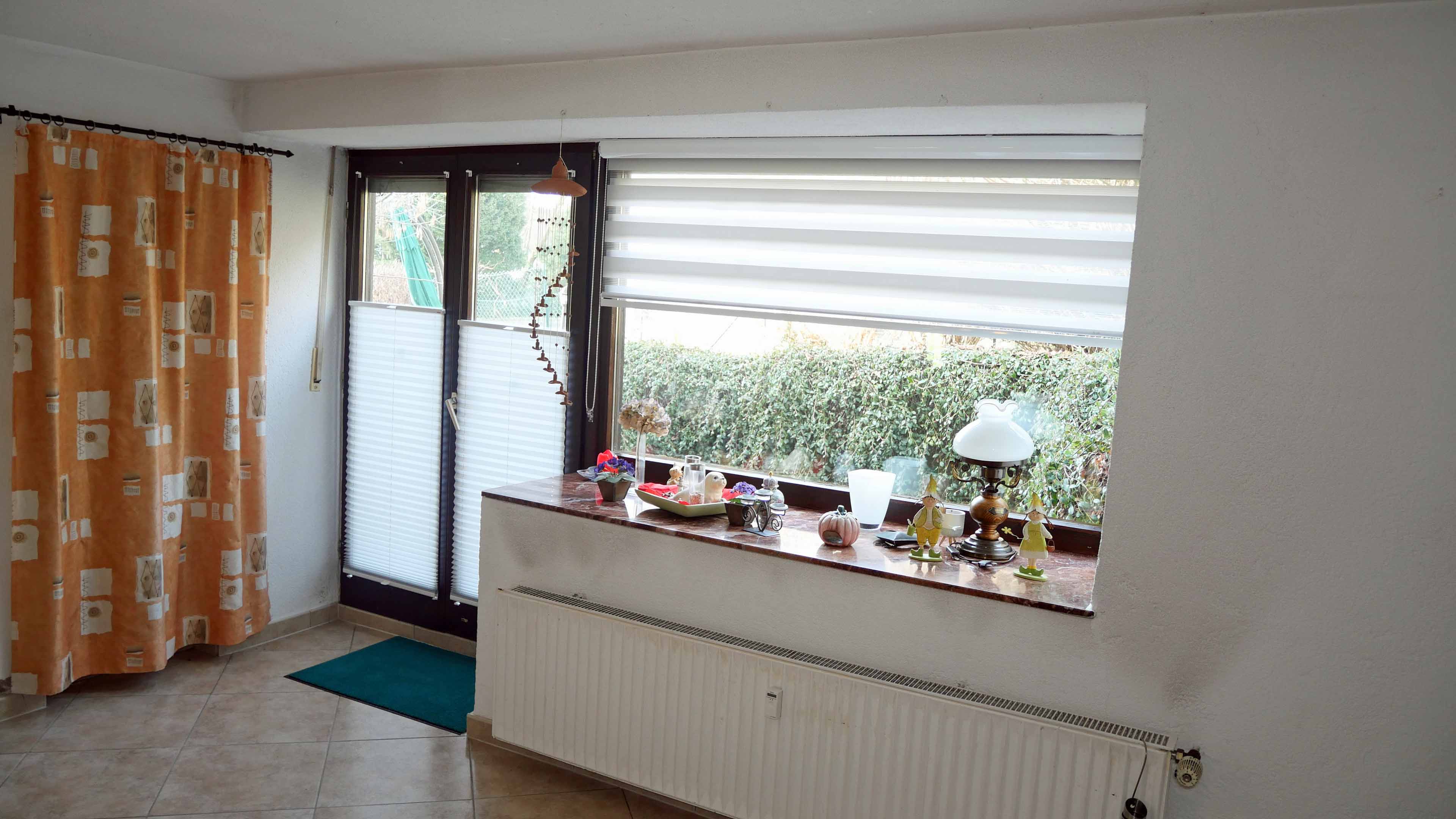 Morsbach: Preiswert und sofort beziehbar, Erdgeschoss: Wohn-/Esszimmer (23 m²) mit Terrasse davor